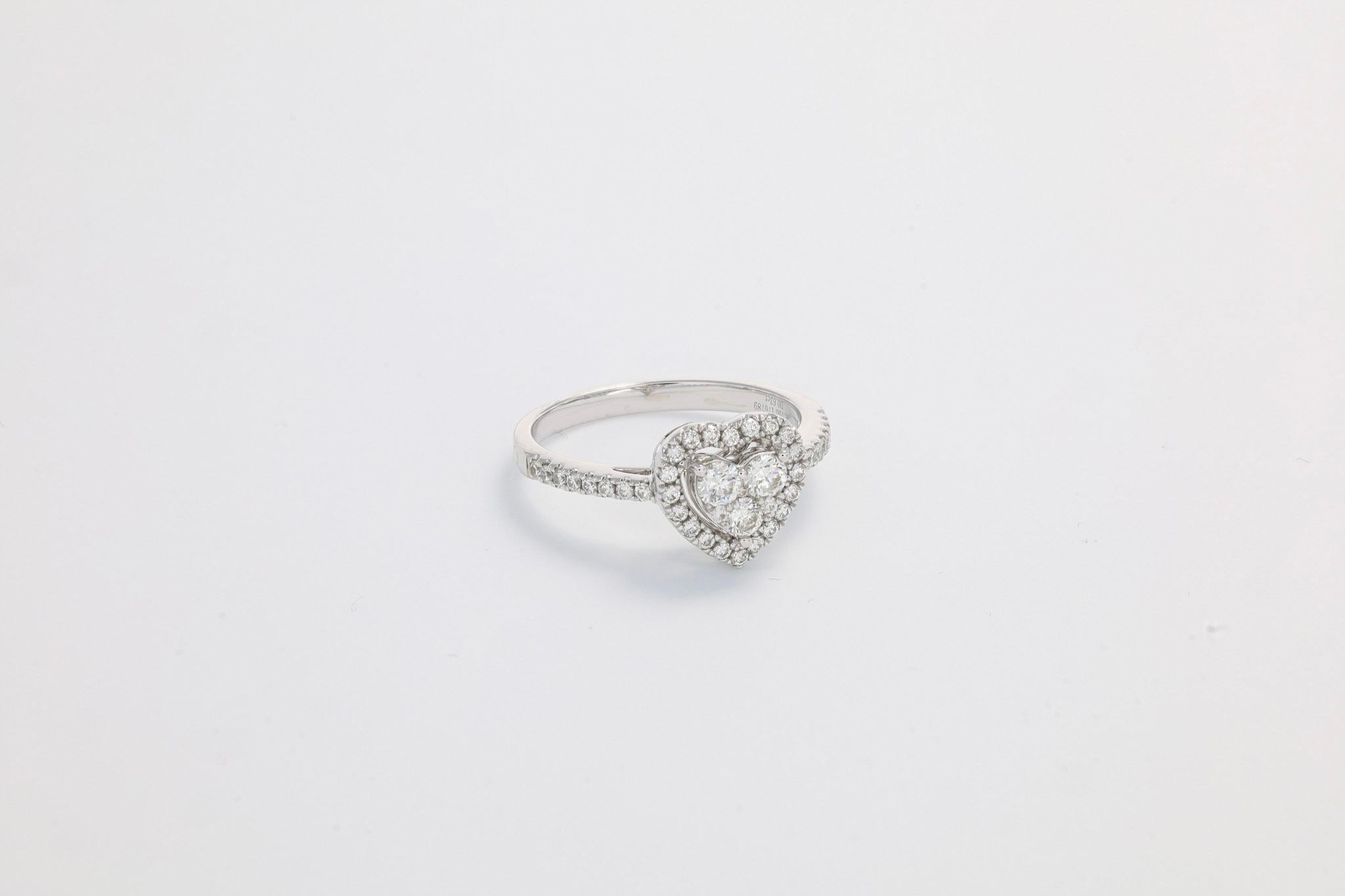 Verlobungsring in Herzform mit natürlichem Diamant 0,63 Karat 18KT Weißgold (Moderne) im Angebot