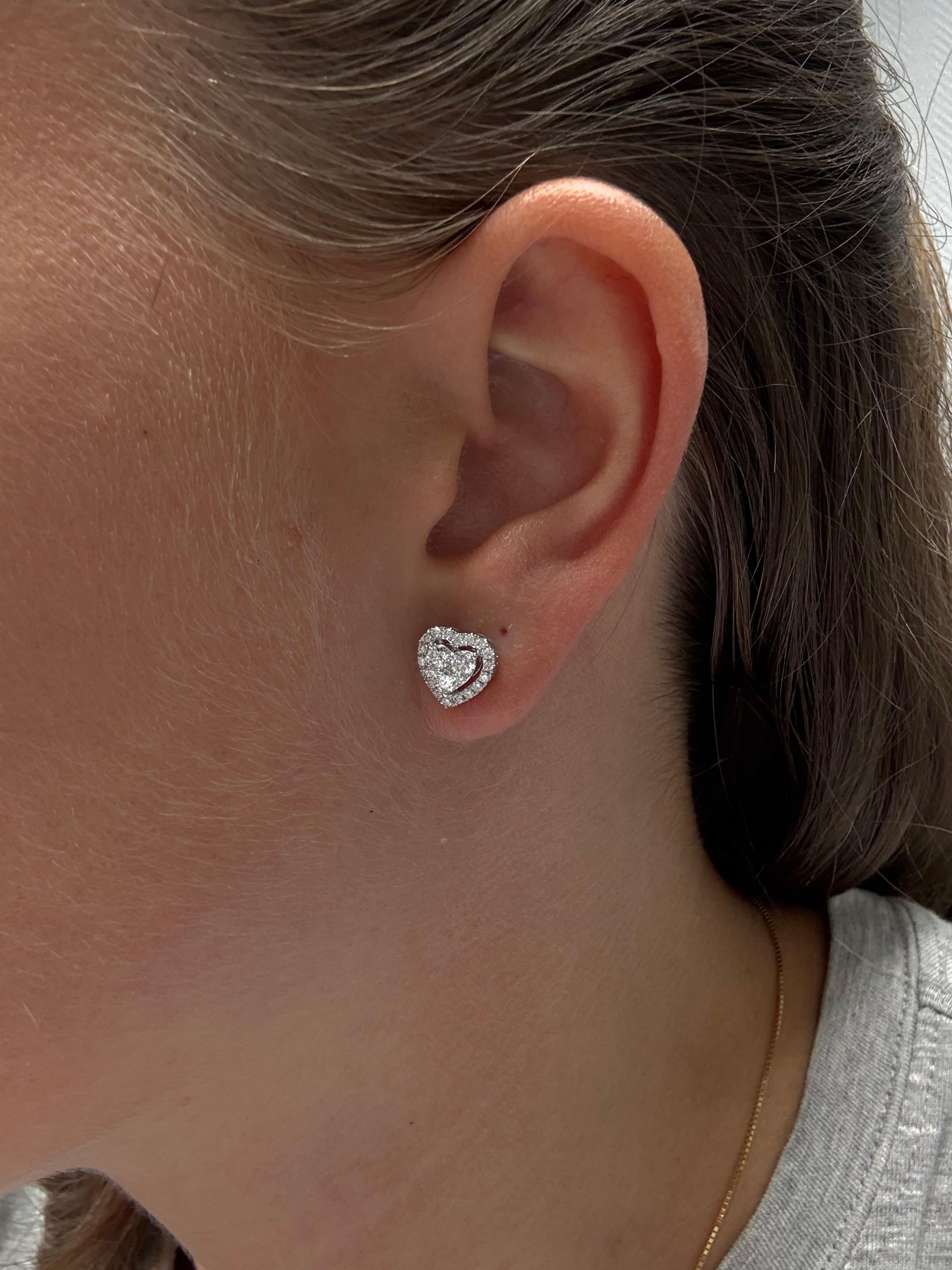Natürlicher Diamant 0,67 Karat 18KT Weißgold Herzform Cluster Halo Ohrstecker im Angebot 2