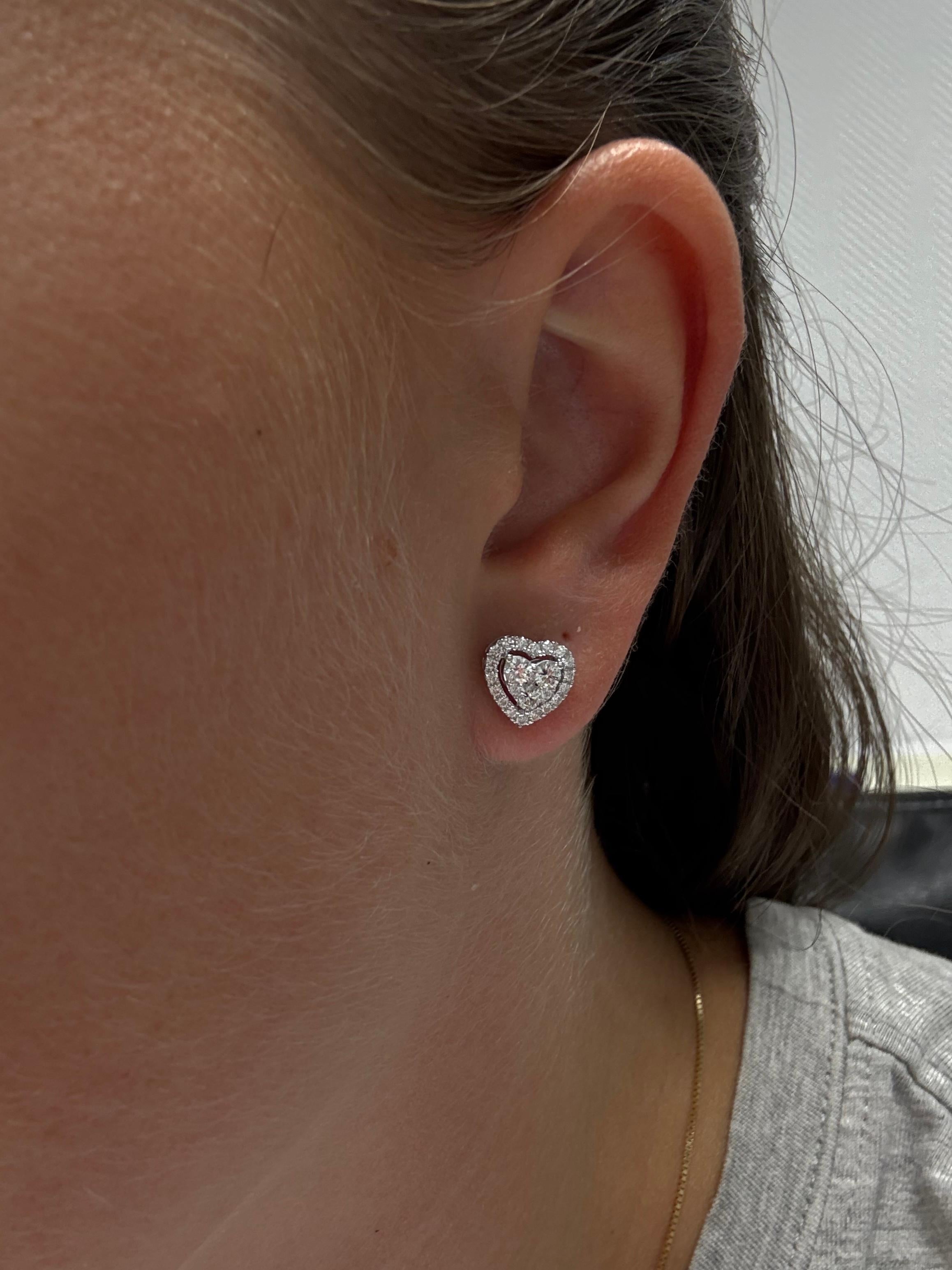 Natürlicher Diamant 0,67 Karat 18KT Weißgold Herzform Cluster Halo Ohrstecker im Angebot 3