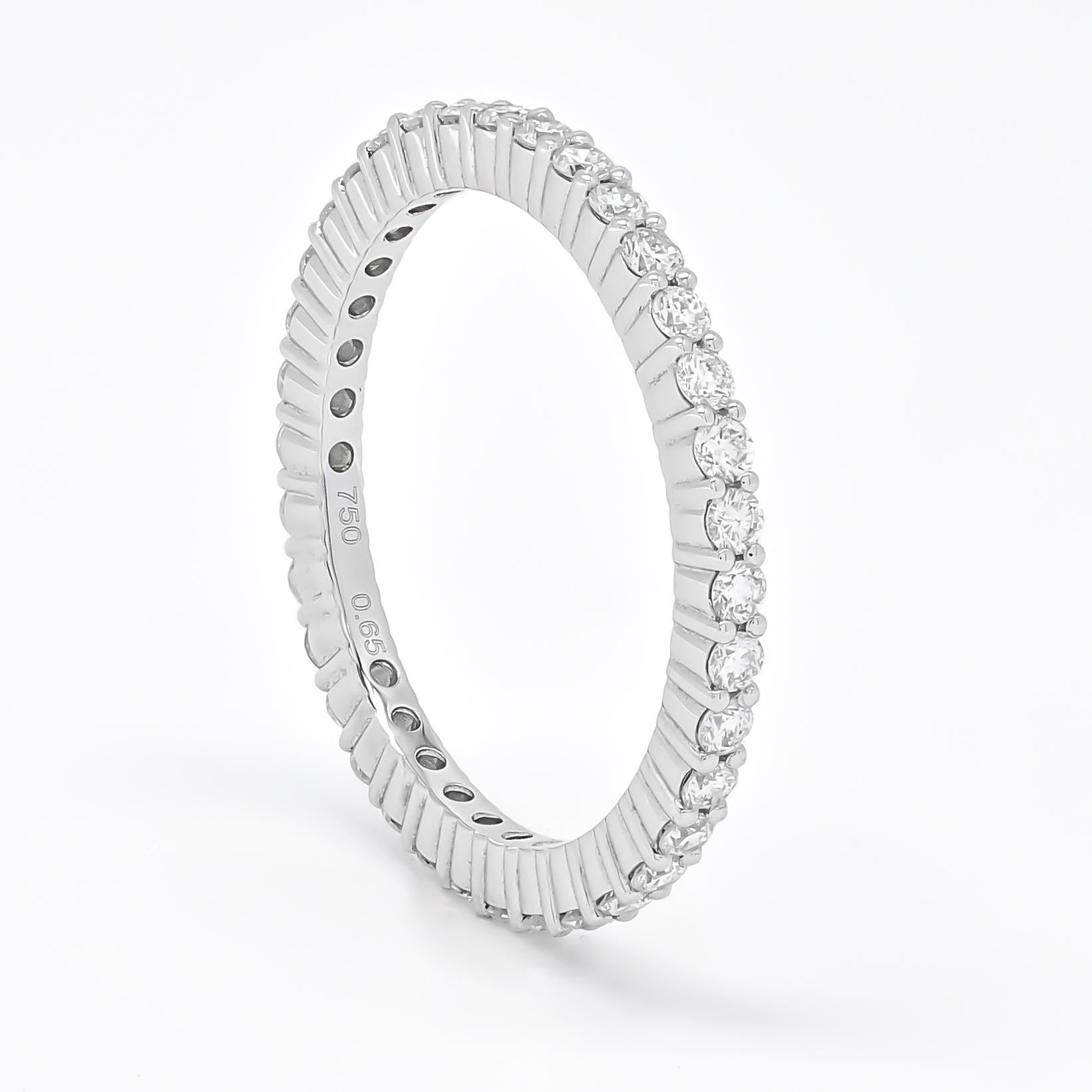 Taille ronde Alliance d'éternité en or blanc 18 carats avec diamant naturel de 0,67 carat en vente