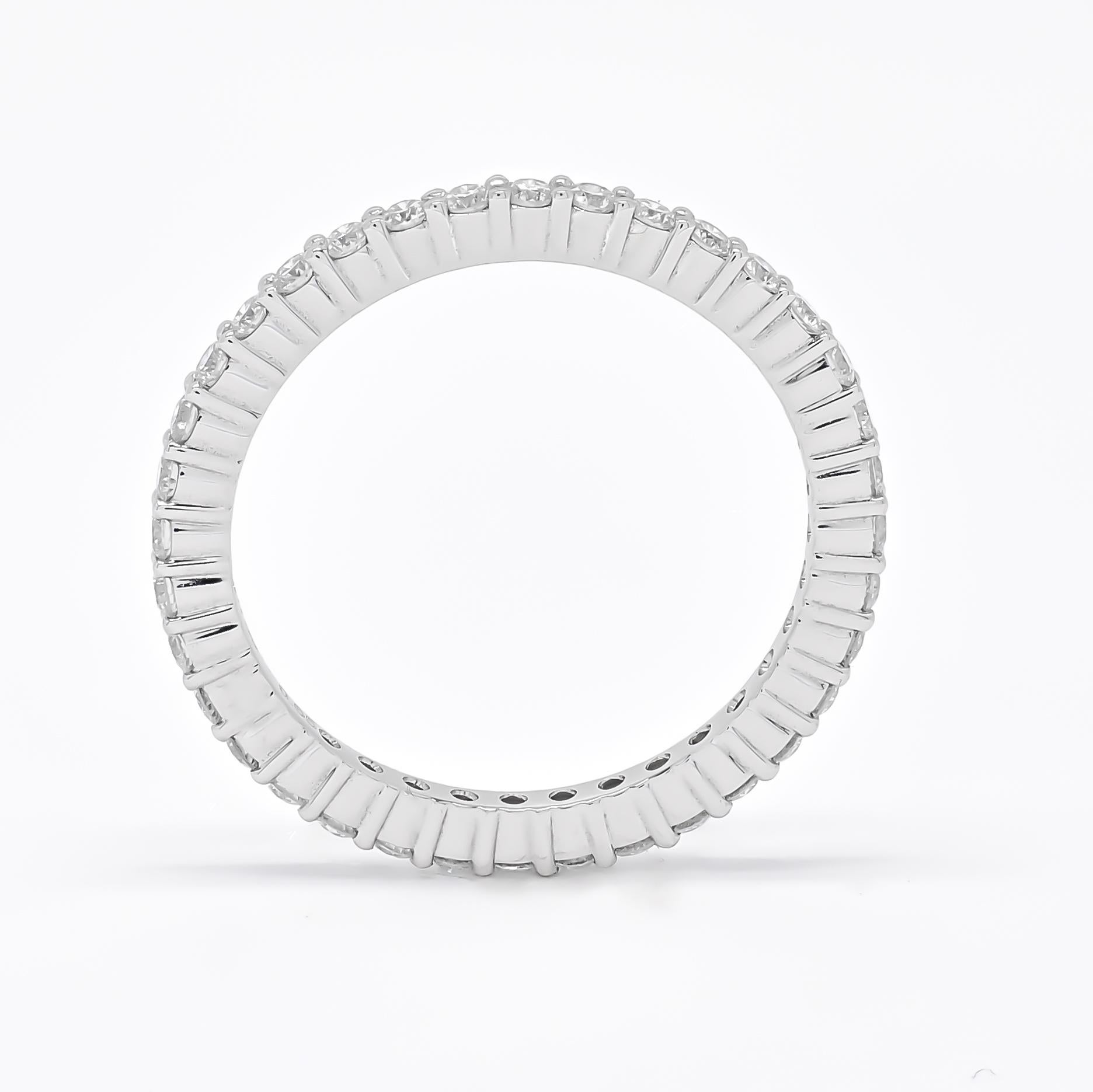 Alliance d'éternité en or blanc 18 carats avec diamant naturel de 0,67 carat Neuf - En vente à Antwerpen, BE
