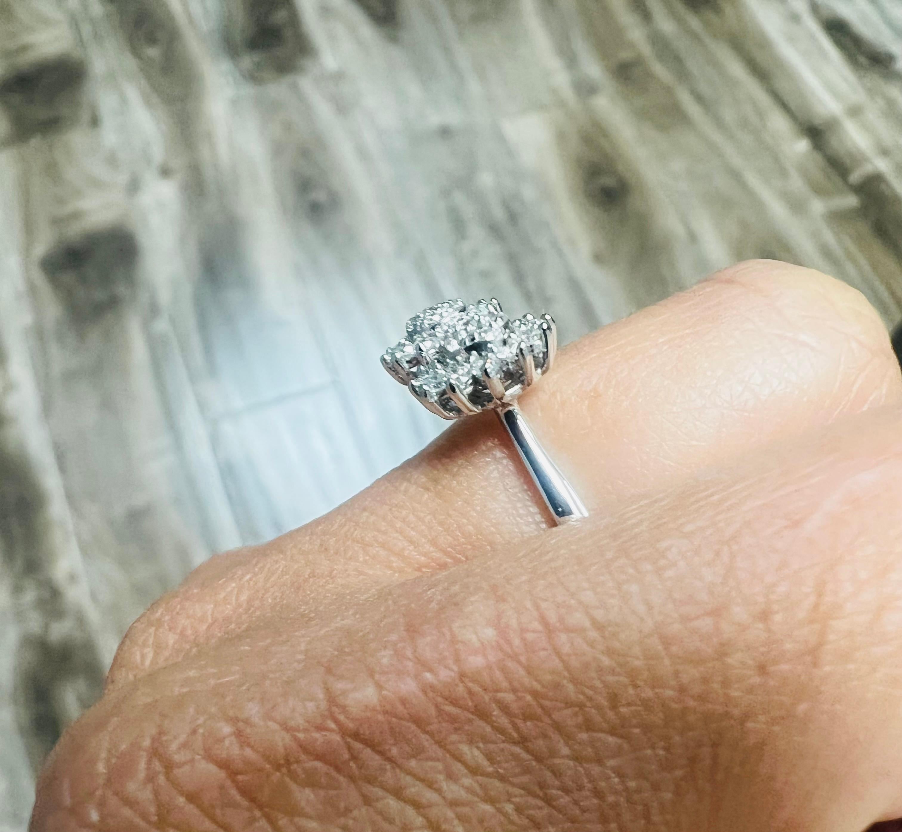 Anillo puño racimo diamante natural 0.68 quilates oro blanco en venta 4