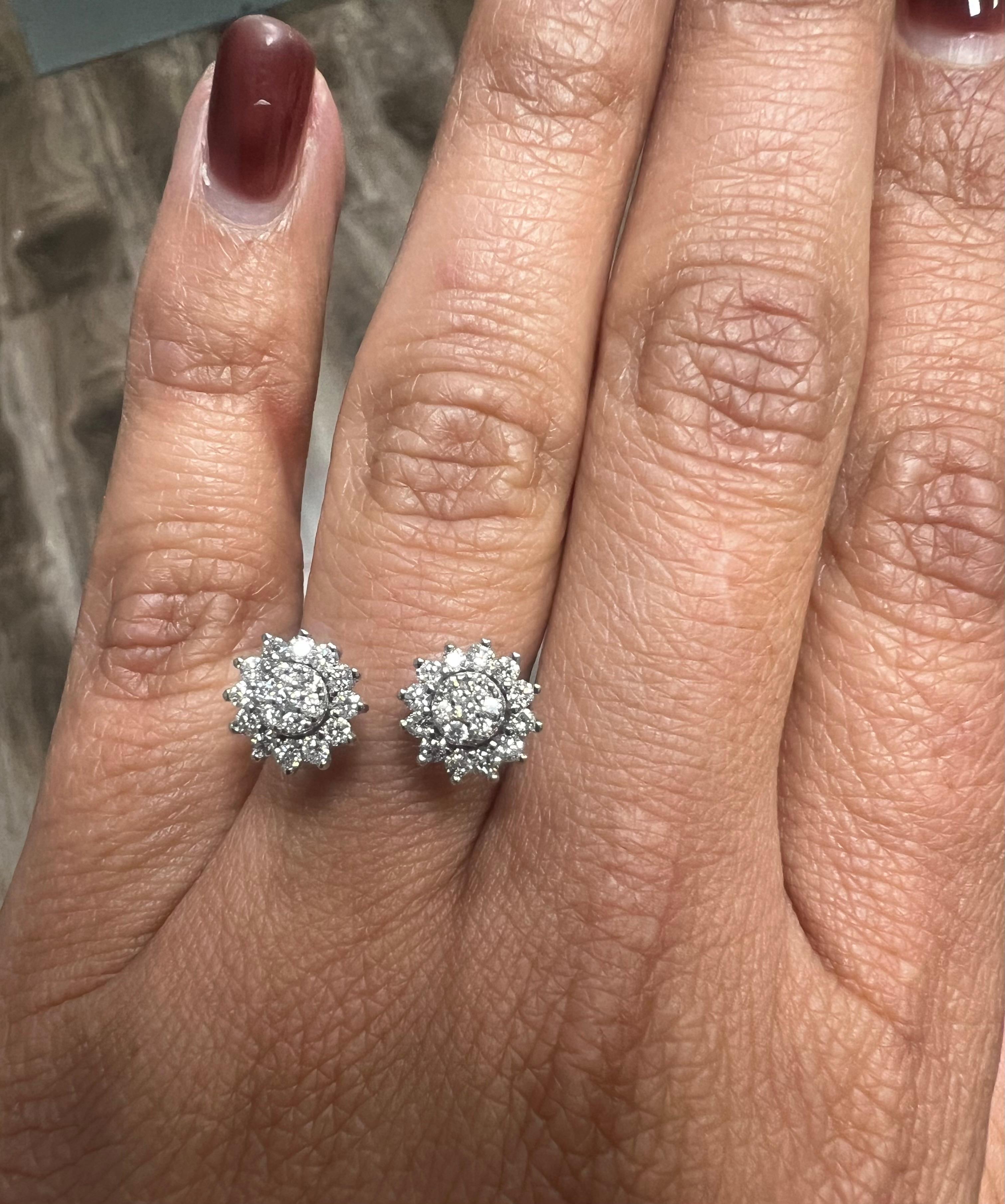 Anillo puño racimo diamante natural 0.68 quilates oro blanco en venta 2