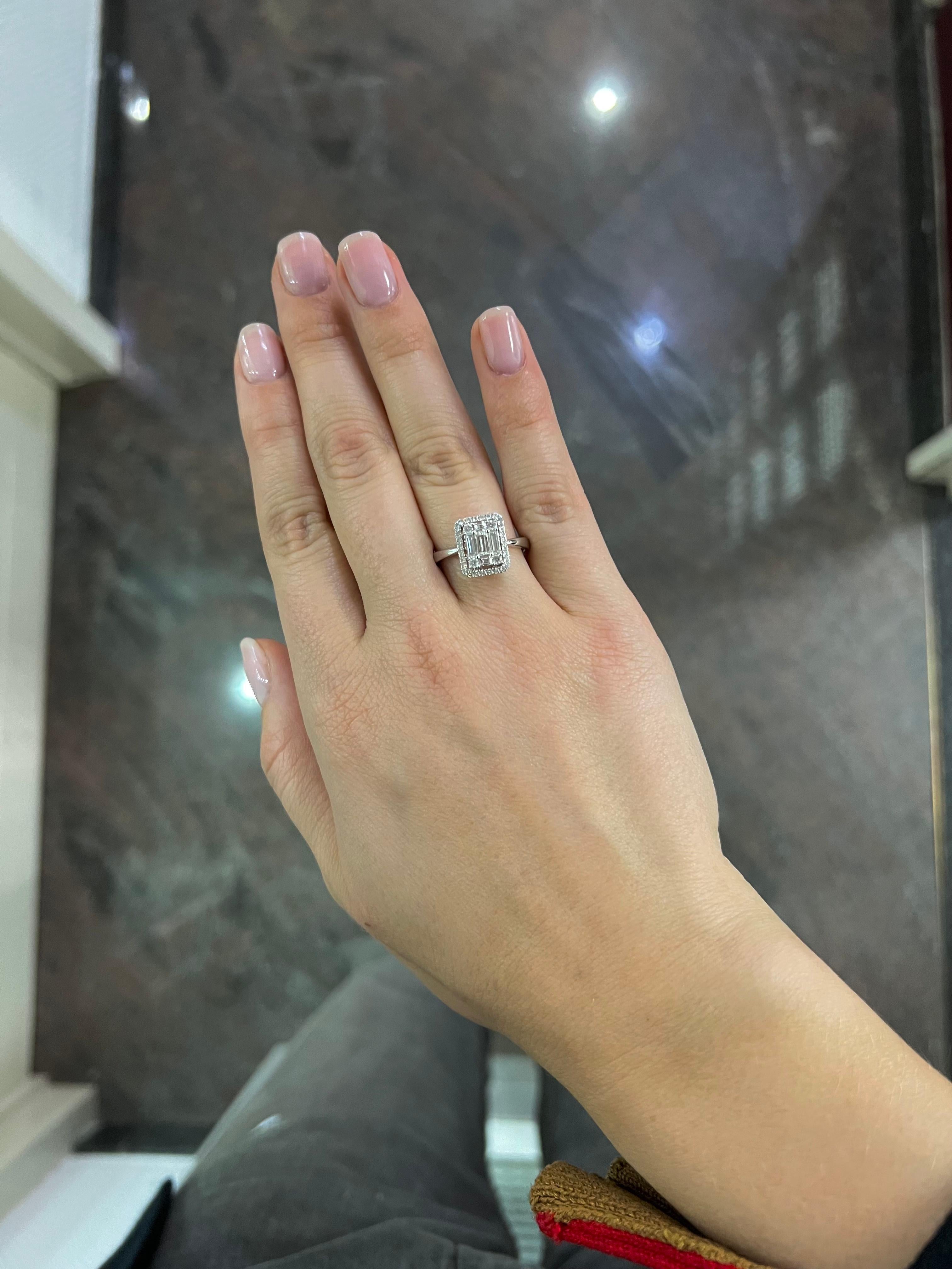 Anillo de Aniversario Moderno de Oro Blanco de 18 KT con Diamante Natural de 0,68 quilates en venta 4