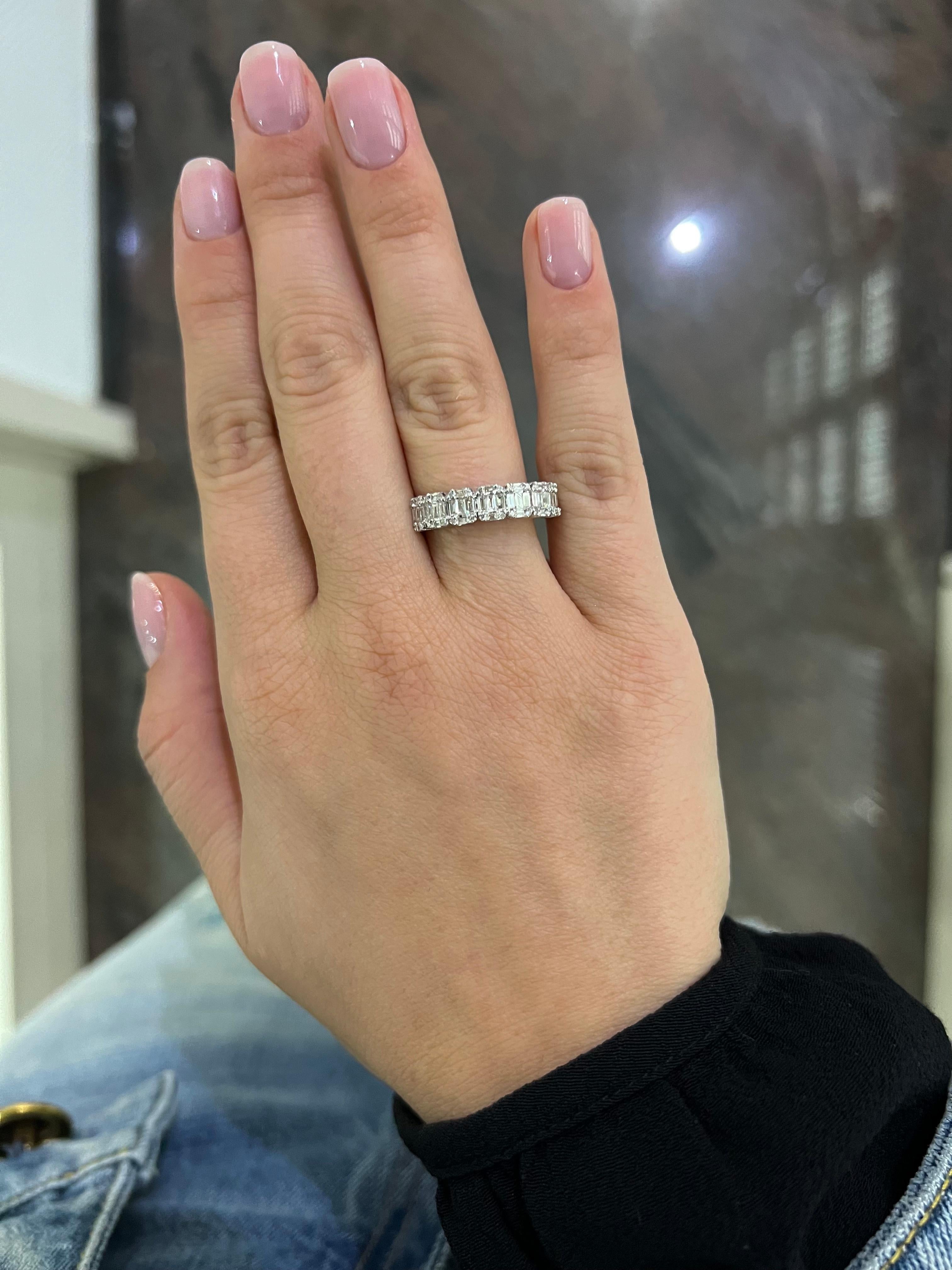 Diamante naturale da 0,70 carati in oro bianco 18 KT In condizioni Nuovo in vendita a Antwerpen, BE