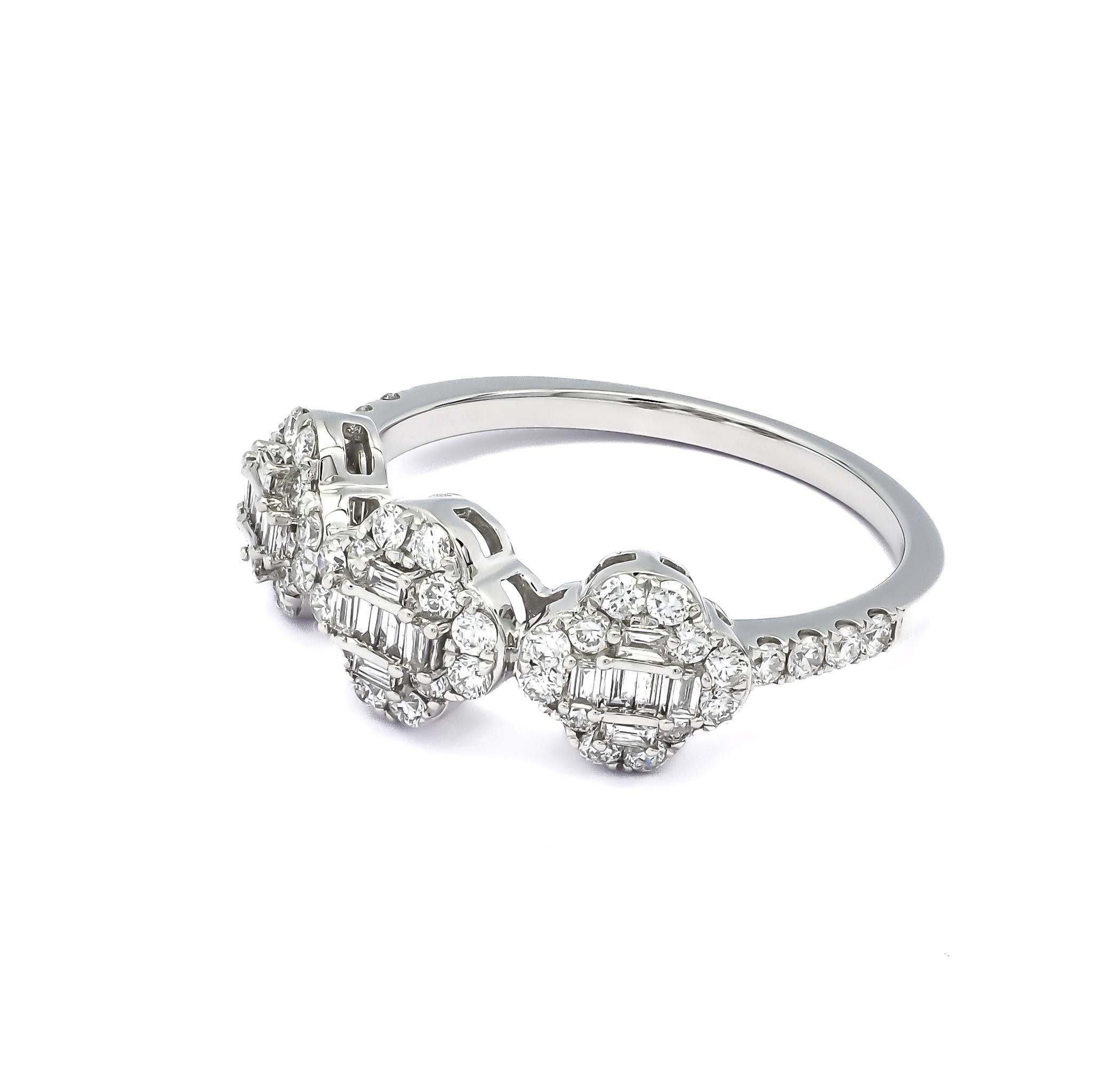 Moderne Bague cocktail trèfle feuille en or blanc 18 carats et diamant naturel de 0,70 carat en vente