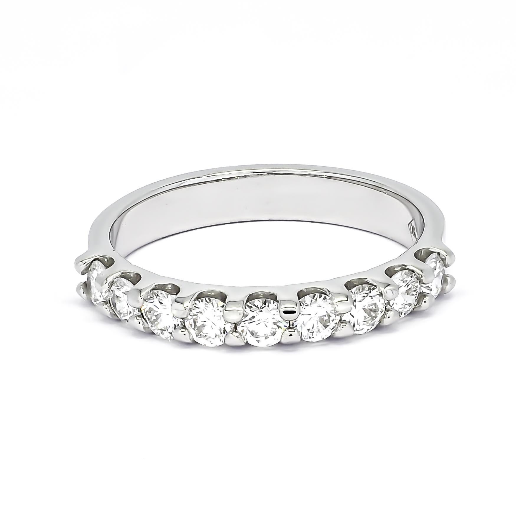 Diamante natural 0,71 quilates Alianza de oro blanco de 18 quilates de media eternidad en Nuevo estado para la venta en Antwerpen, BE