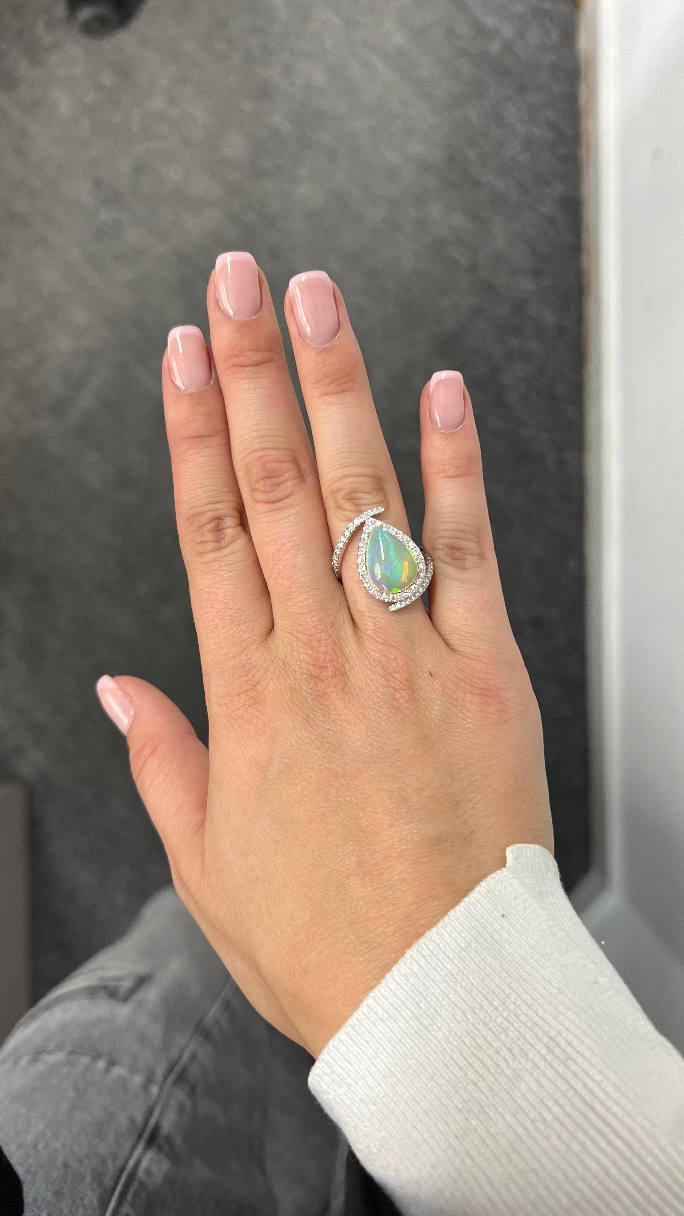 Diamante natural 0,72CT Ópalo natural 3,74CT Anillo de oro blanco de 18 quilates en venta 1