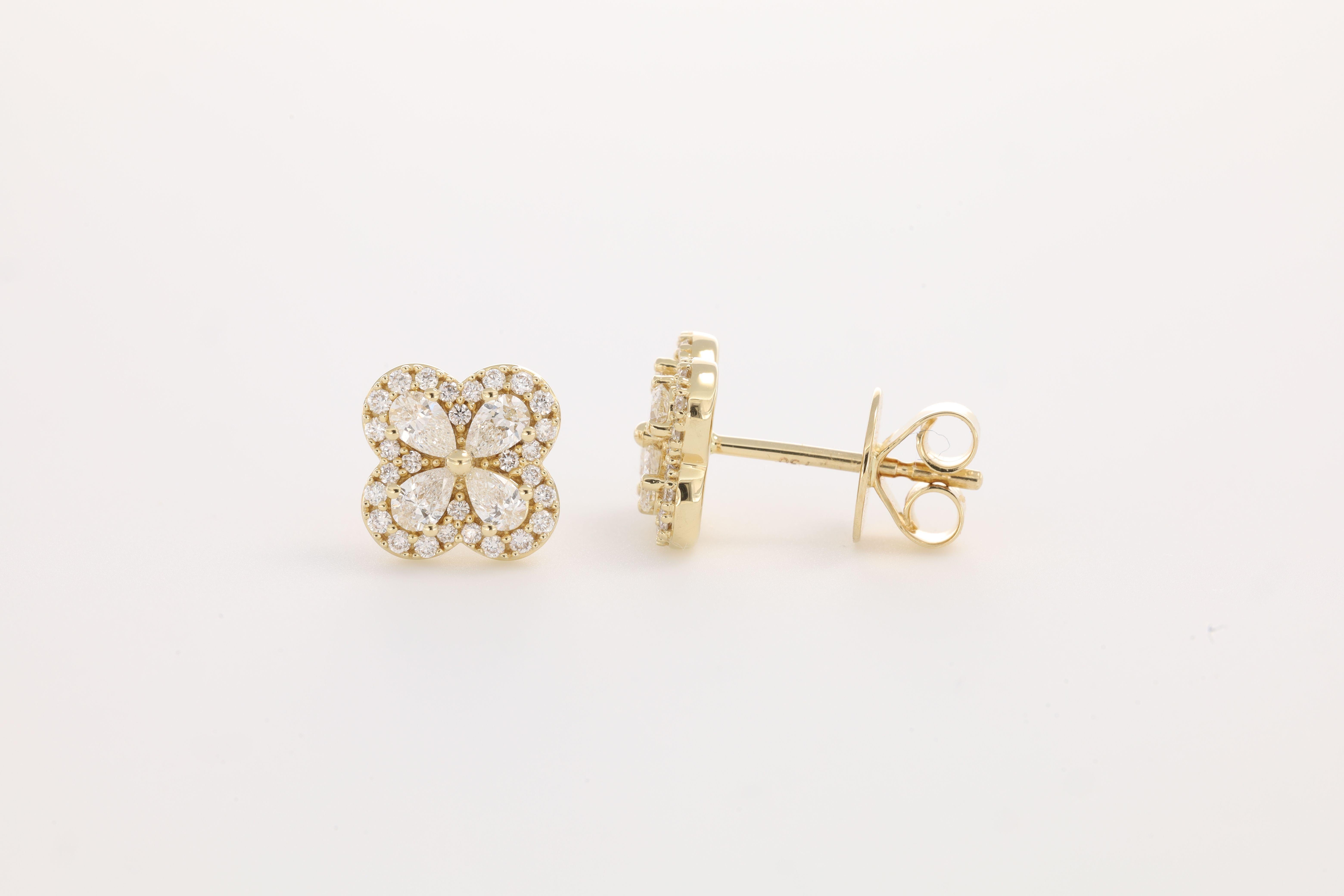 Women's or Men's Natural Diamond 0.73 carats 18KT Yellow Gold Marquise Diamonds Stud Earrings For Sale