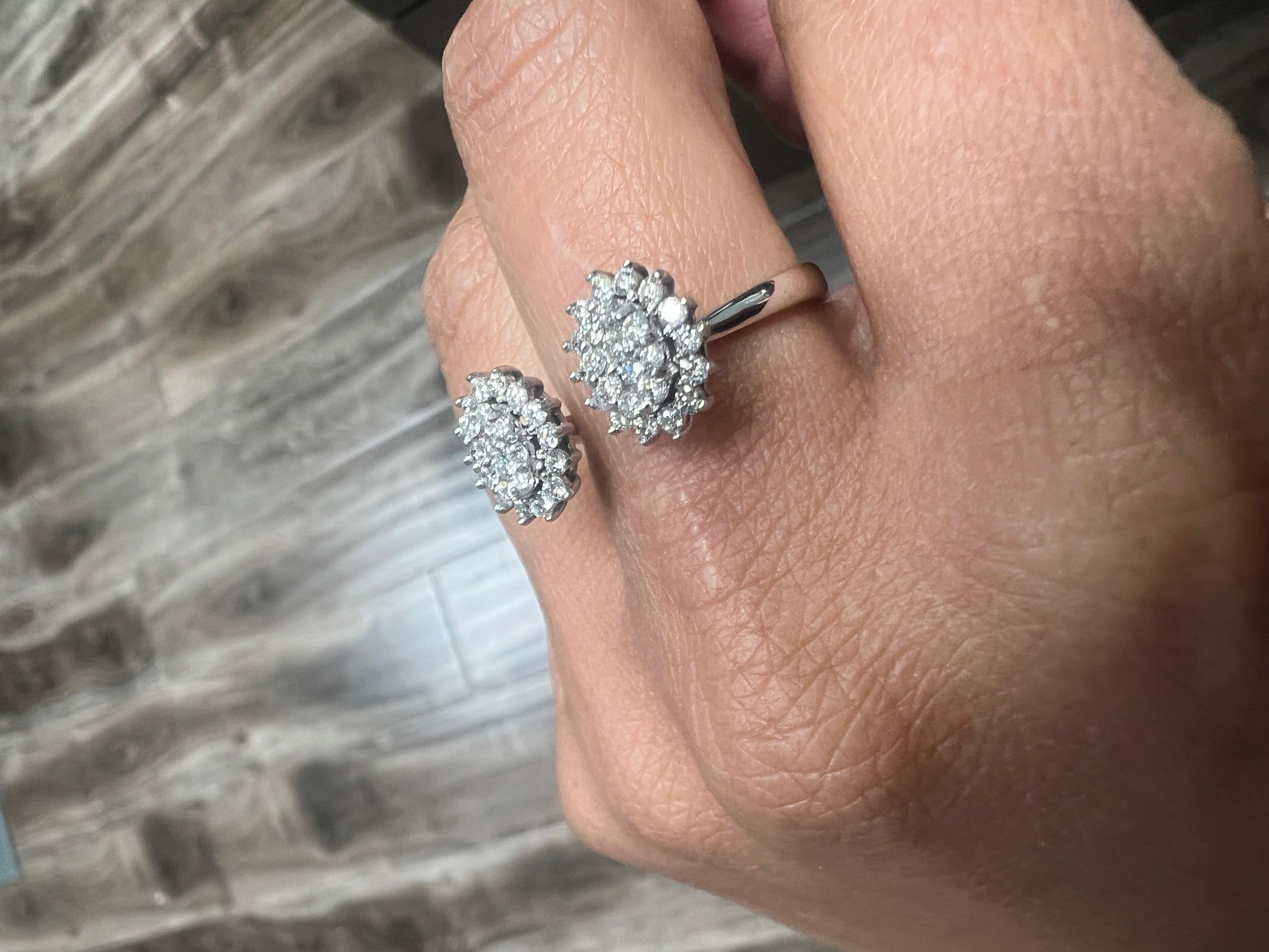 Anillo puño racimo diamante natural 0.74 quilates oro blanco en venta 1
