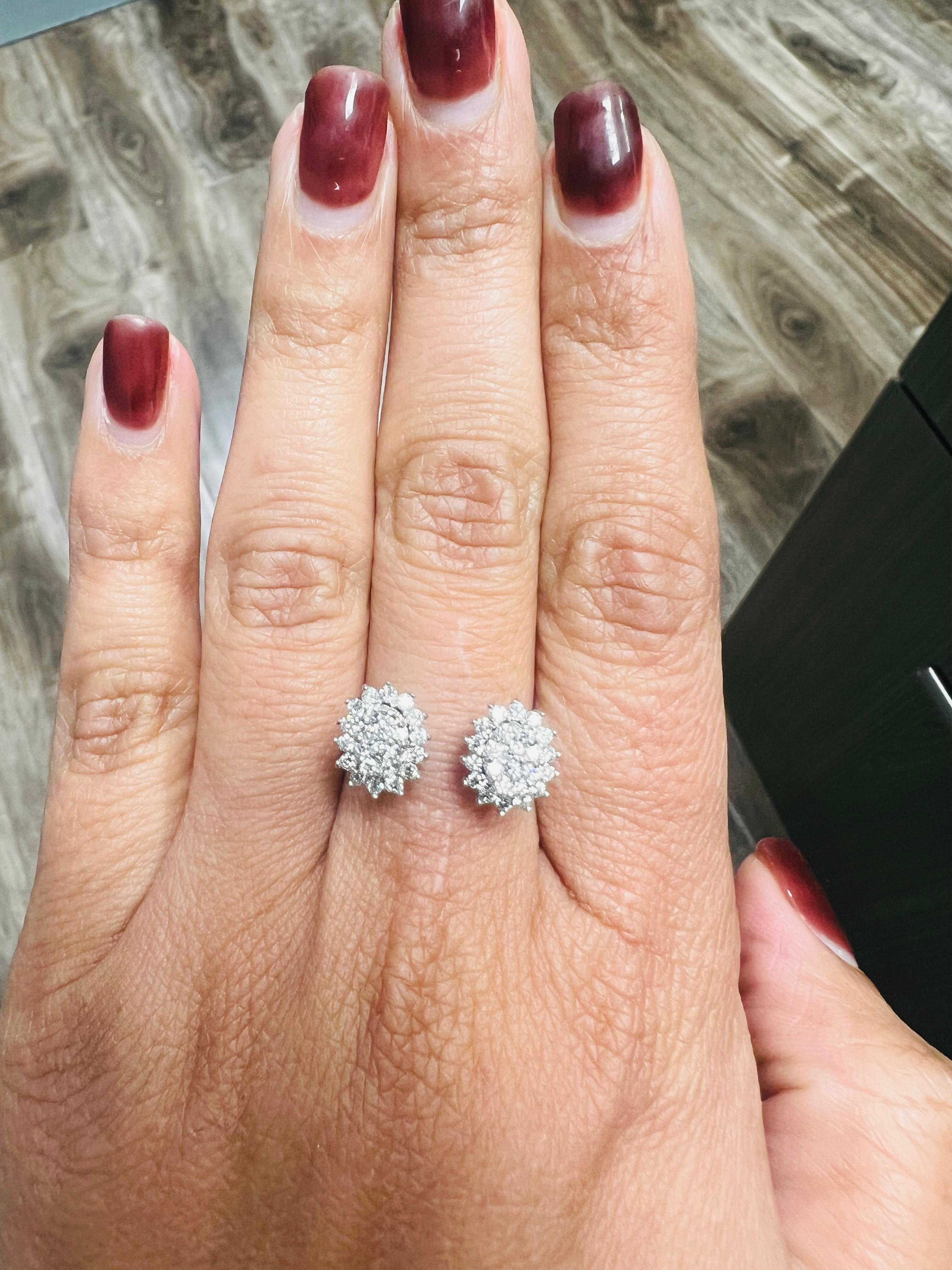 Anillo puño racimo diamante natural 0.74 quilates oro blanco en venta 2