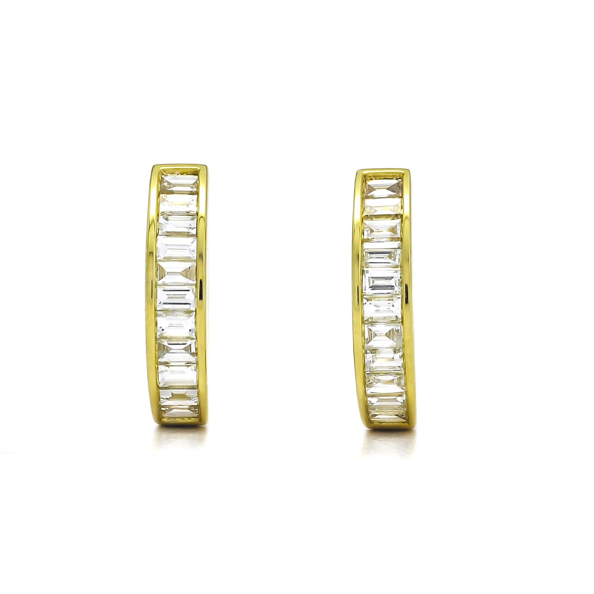 Modern Natural Diamond 0.69carats 18KT White Gold Baguette Hoop Huggies Earrings For Sale