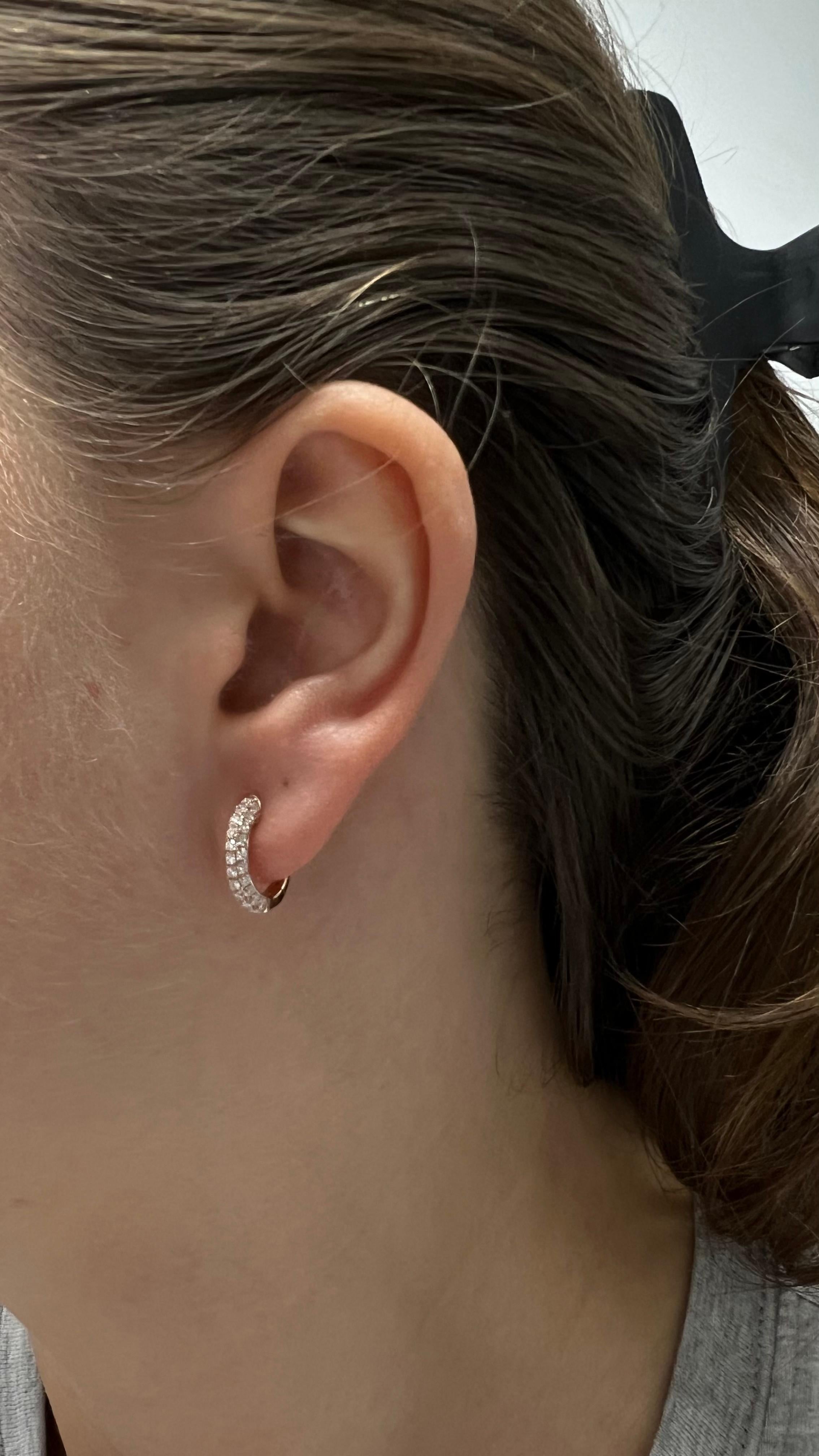 Natural Diamond 0.77CT 18 Karat Rose Gold Small Pavé Hoop Huggies Earrings For Sale 1
