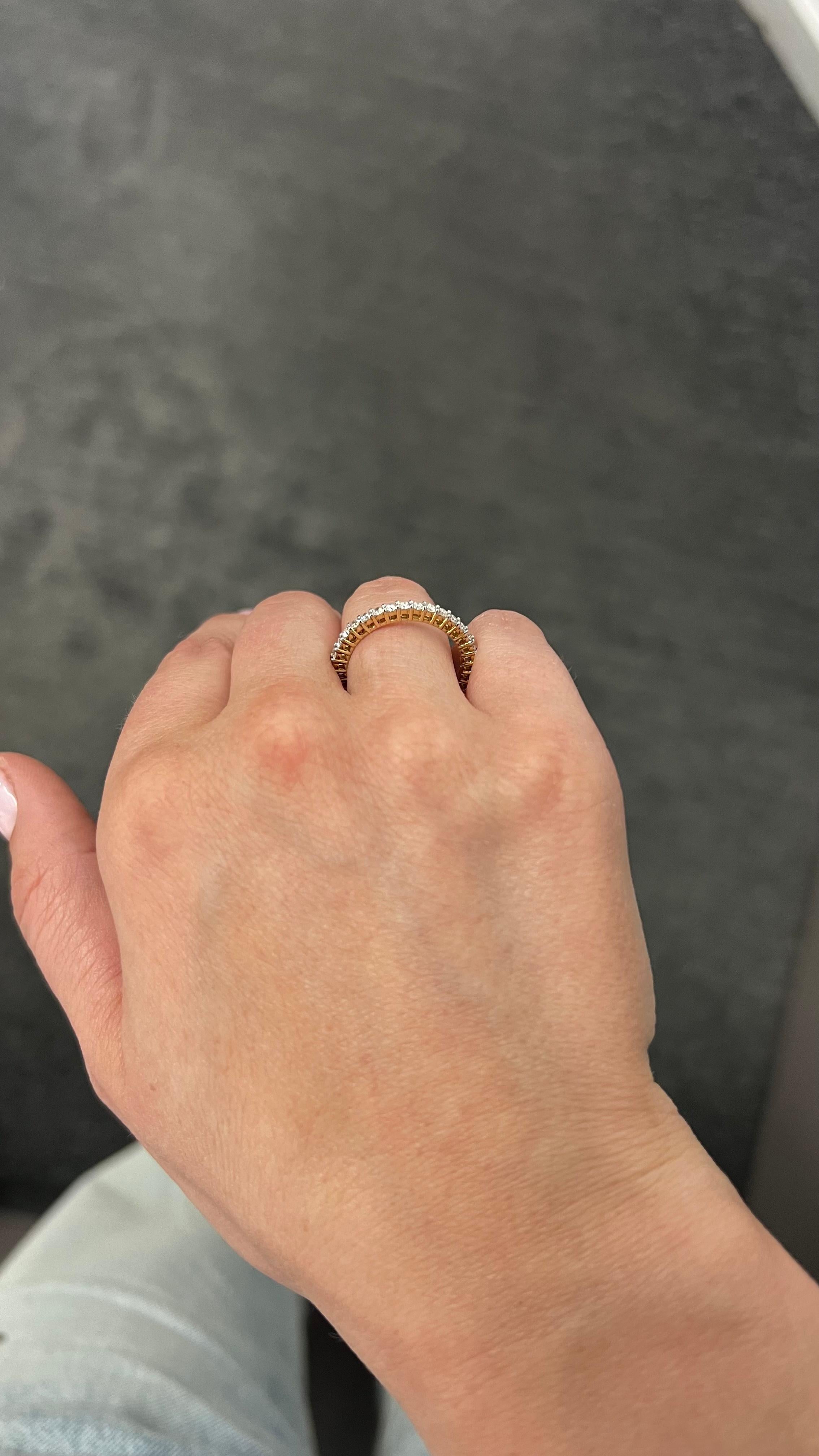 Eternity-Ehering aus 18 Karat Weißgold mit natürlichem Diamant 0,80 Karat  für Damen oder Herren im Angebot