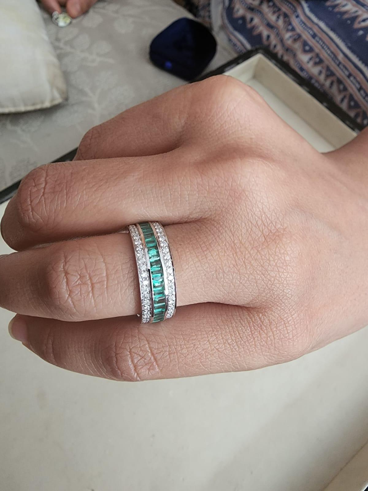 Natürlicher Diamant 0,84 Karat & Smaragd 1,97 Karat in 18 Karat Gold Ring mit 5,90 Karat im Zustand „Neu“ im Angebot in jaipur, IN