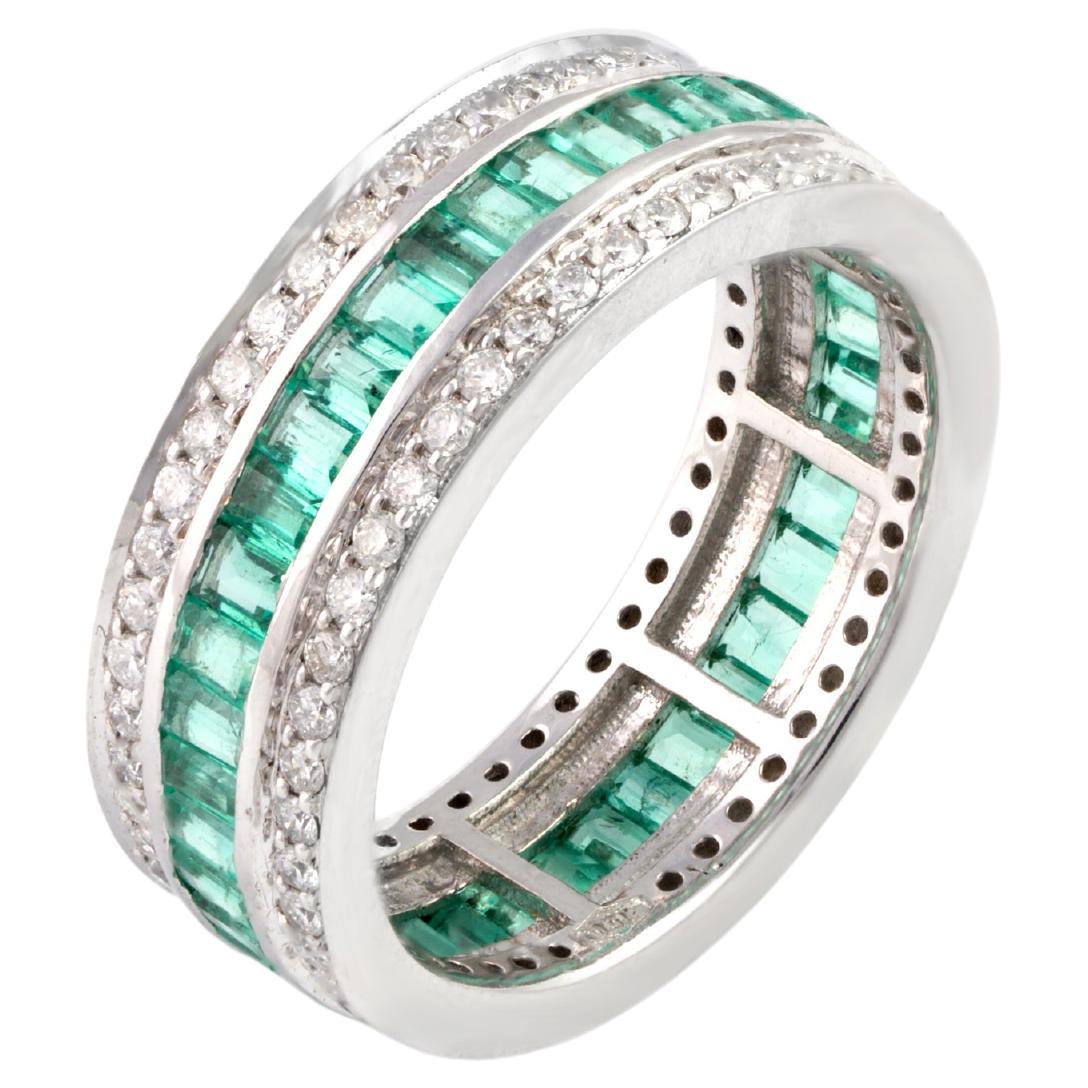 Natural Diamond 0.84cts & Emerald 1.97cts in 18k Gold 5.90gms Ring For Sale
