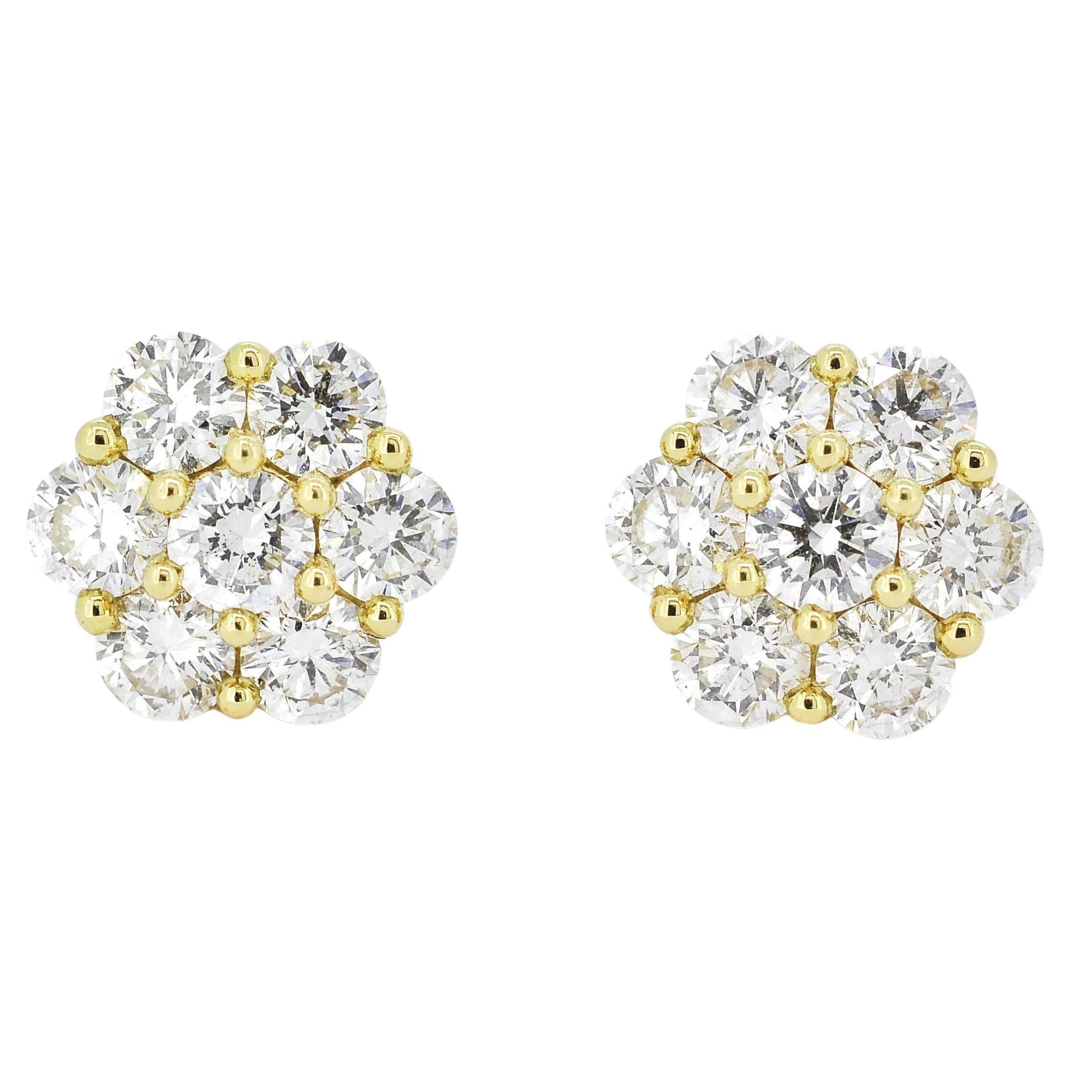 Natural Diamond 0.85 carats 18 Karat Yellow Gold Classic Cluster Stud Earrings For Sale