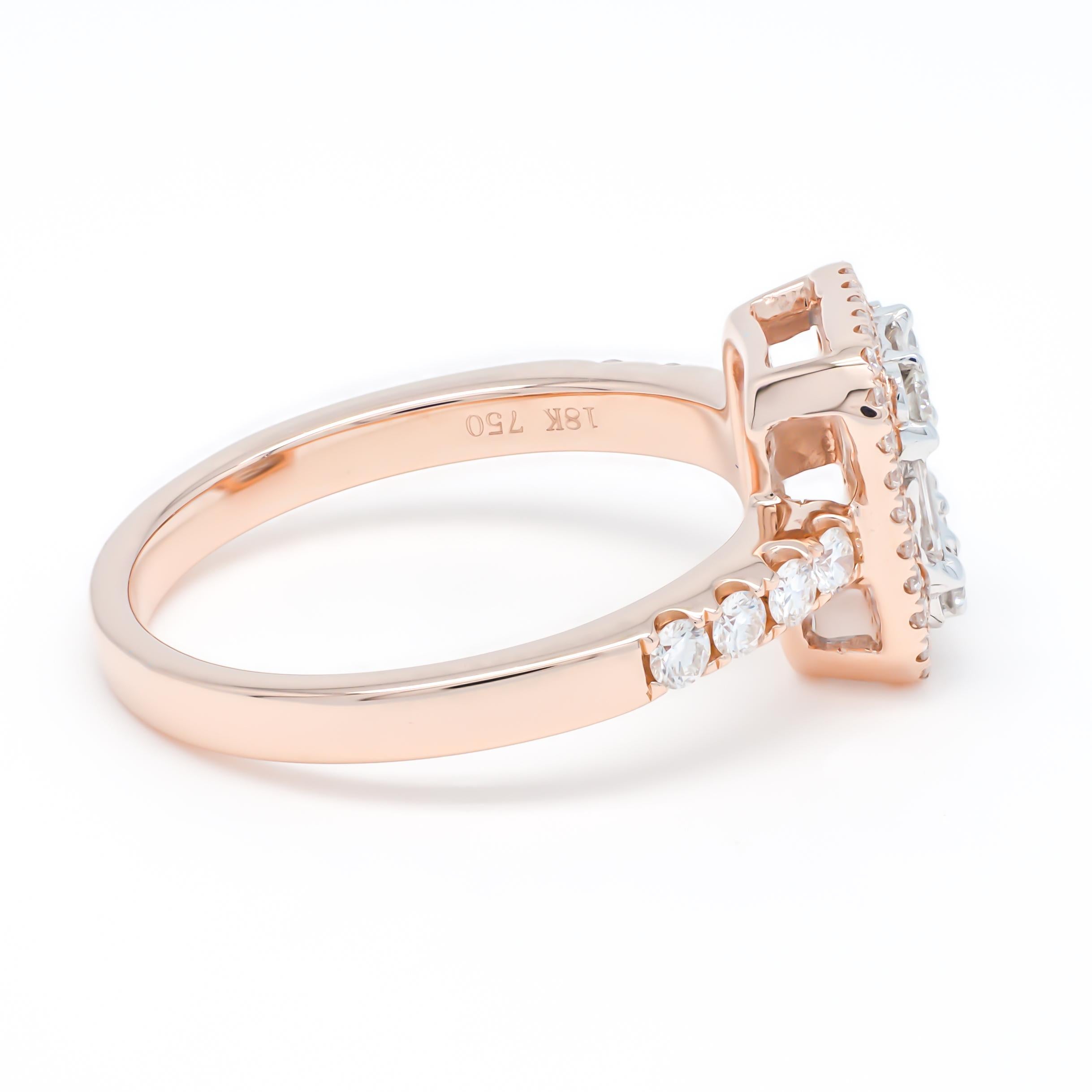 Experimenta el cautivador encanto de este impresionante anillo de compromiso, en el que el brillo único de las baguettes de diamantes es el protagonista. 

Elaborado por expertos en oro rosa de 18 quilates, el anillo está acentuado por un brillante