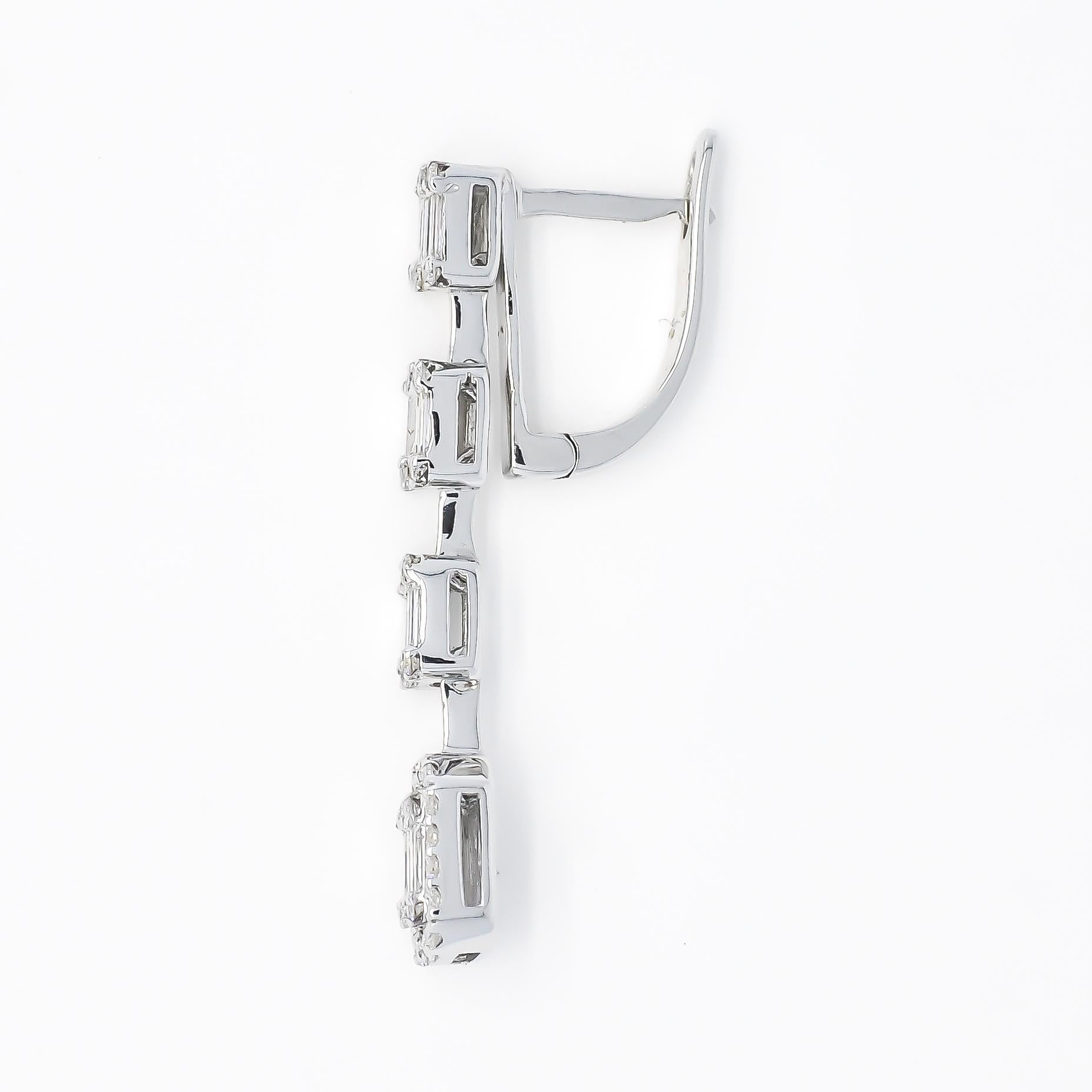 Moderno Diamante naturale da 0,87 carati in oro bianco 18KT - Dondoli a grappolo in vendita