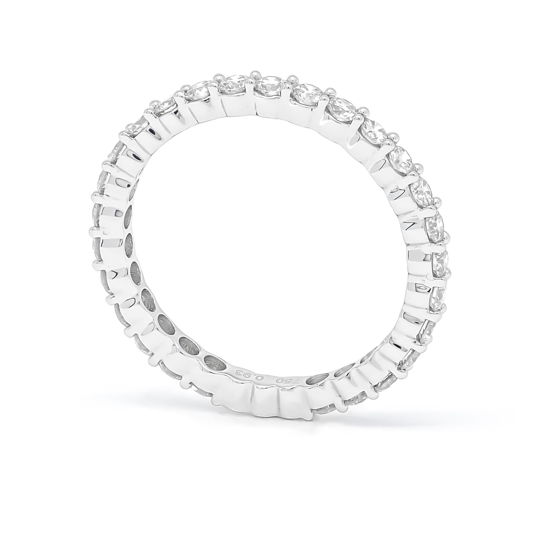 Taille ronde Alliance d'éternité en or blanc 18 carats avec diamant naturel de 0,93 carat en vente