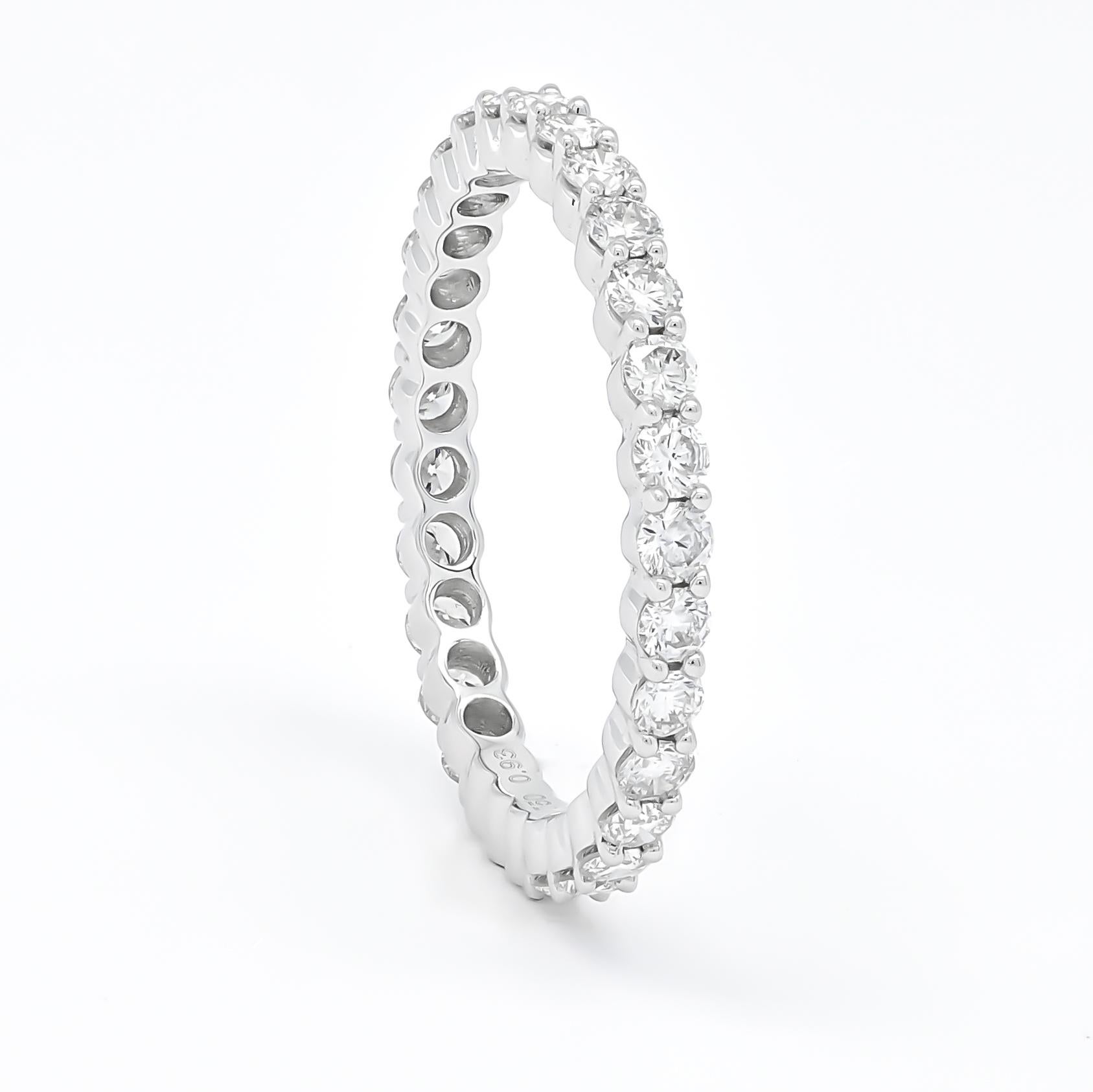 Alliance d'éternité en or blanc 18 carats avec diamant naturel de 0,93 carat en vente 1