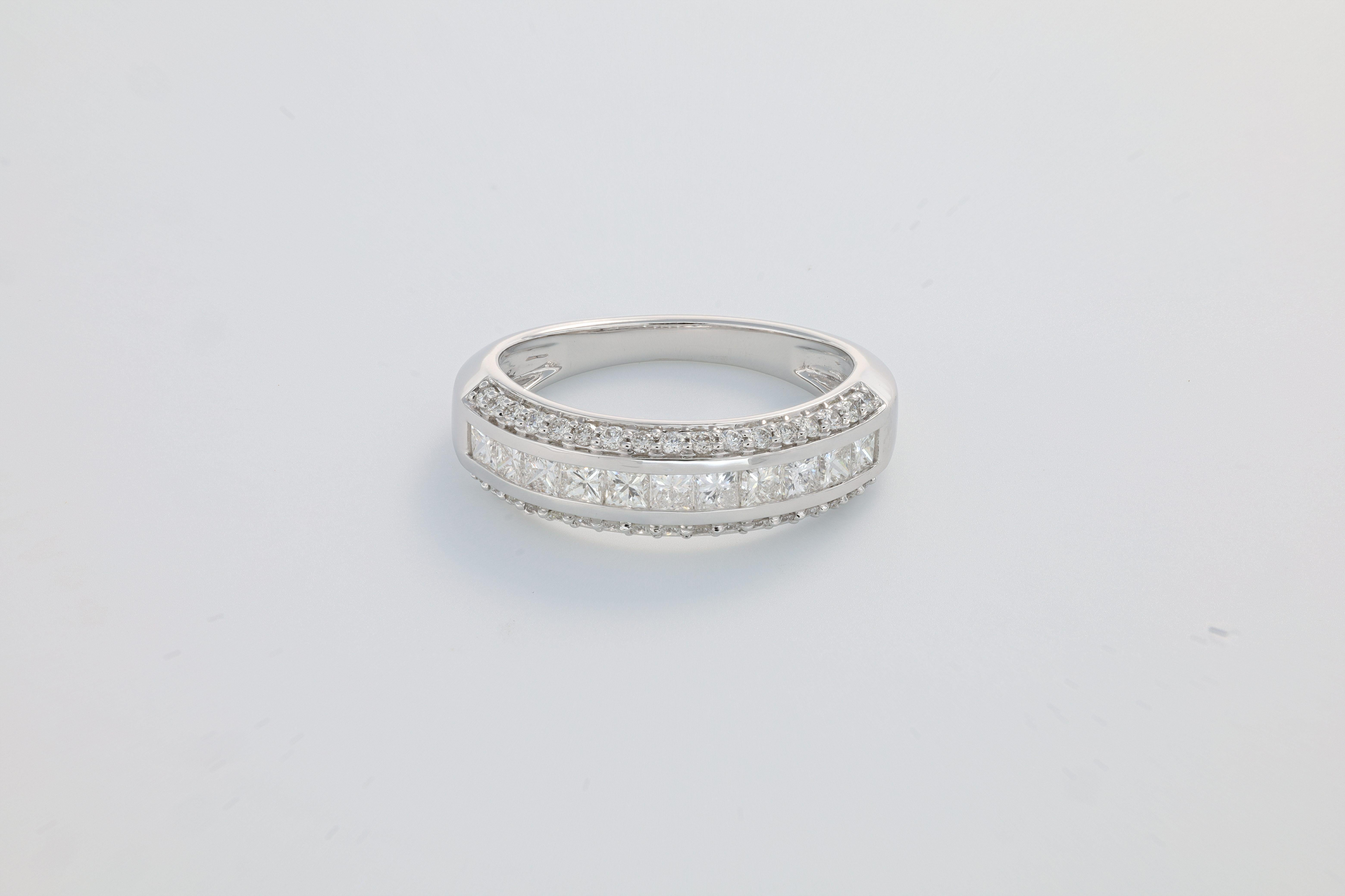 Natural Diamond 1.00 carat 18KT White Gold Modern Band Ring (Moderne) im Angebot