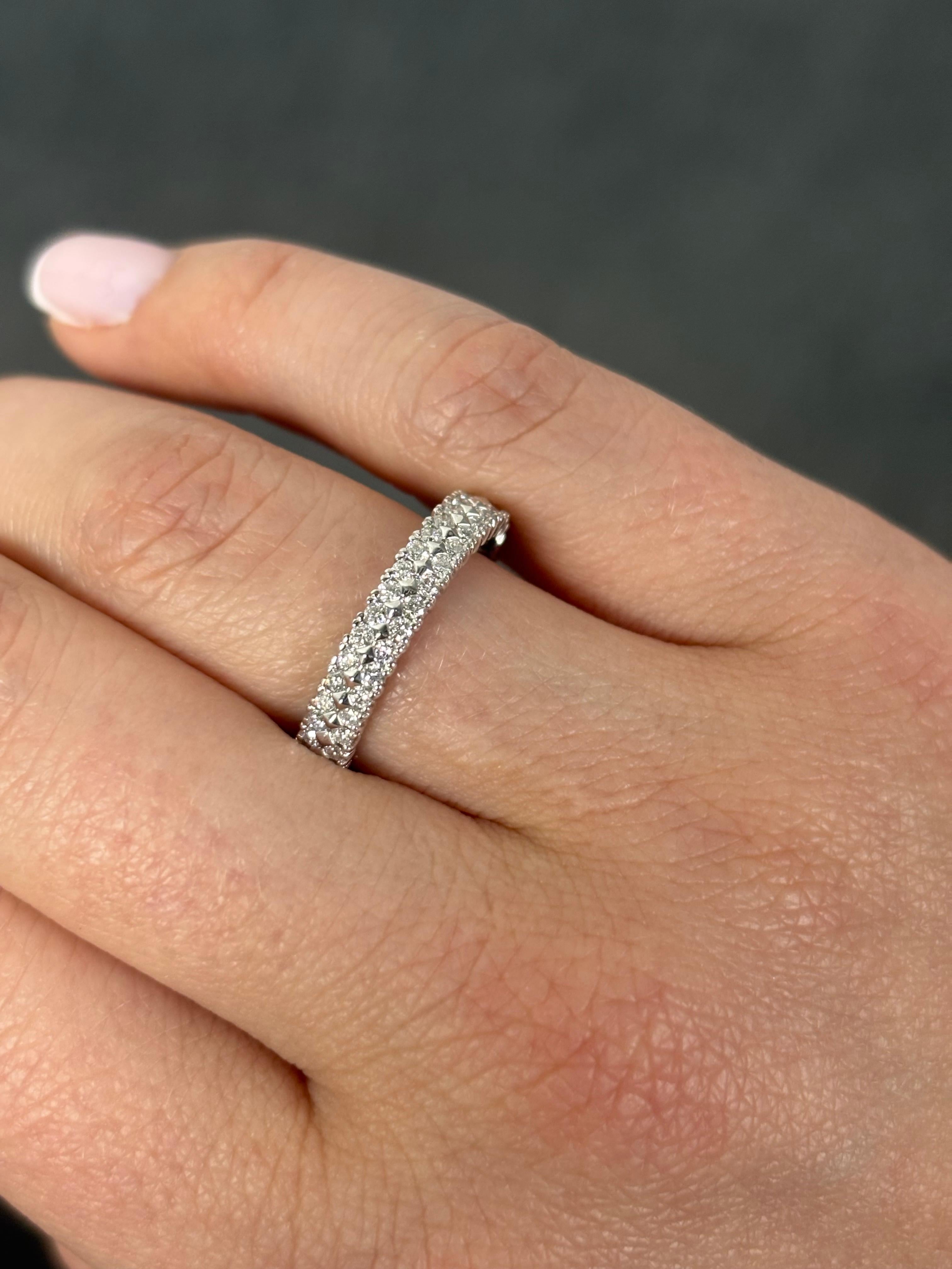 Natural Diamond 1.00 carats 18KT White Gold Two Row Beads Wedding Band Ring en vente 7