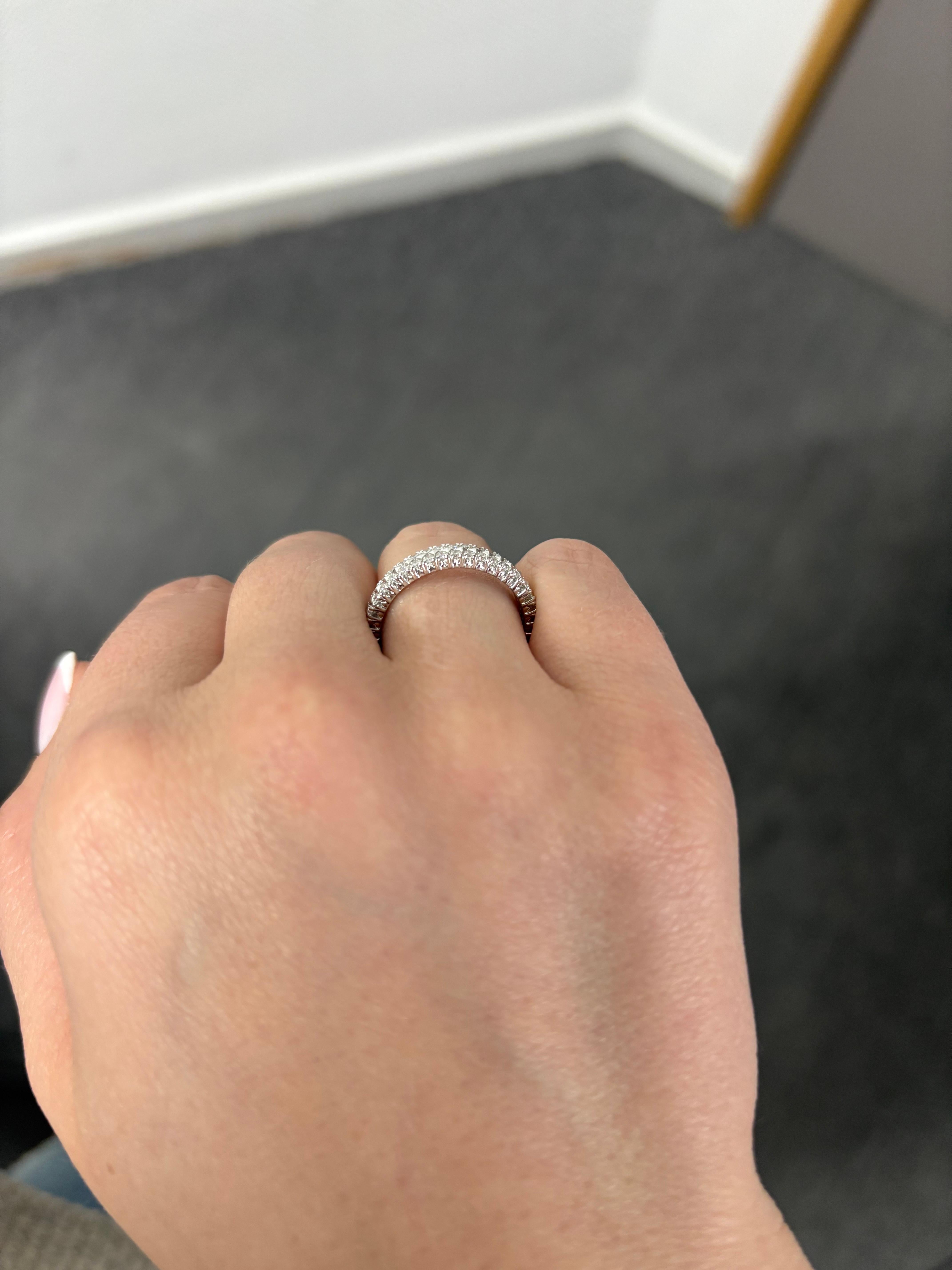 Natural Diamond 1.00 carats 18KT White Gold Two Row Beads Wedding Band Ring en vente 8
