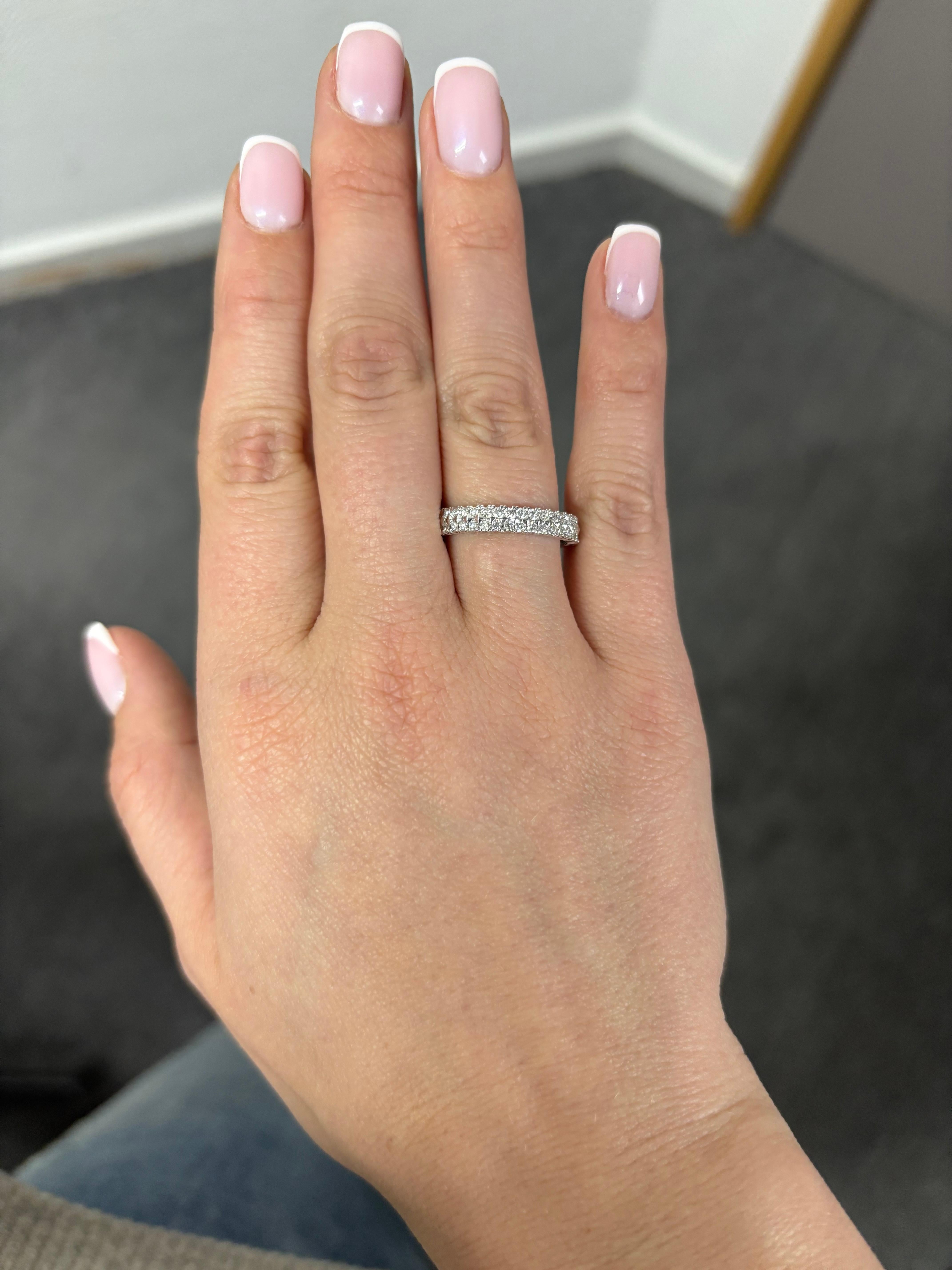 Natural Diamond 1.00 carats 18KT White Gold Two Row Beads Wedding Band Ring en vente 9