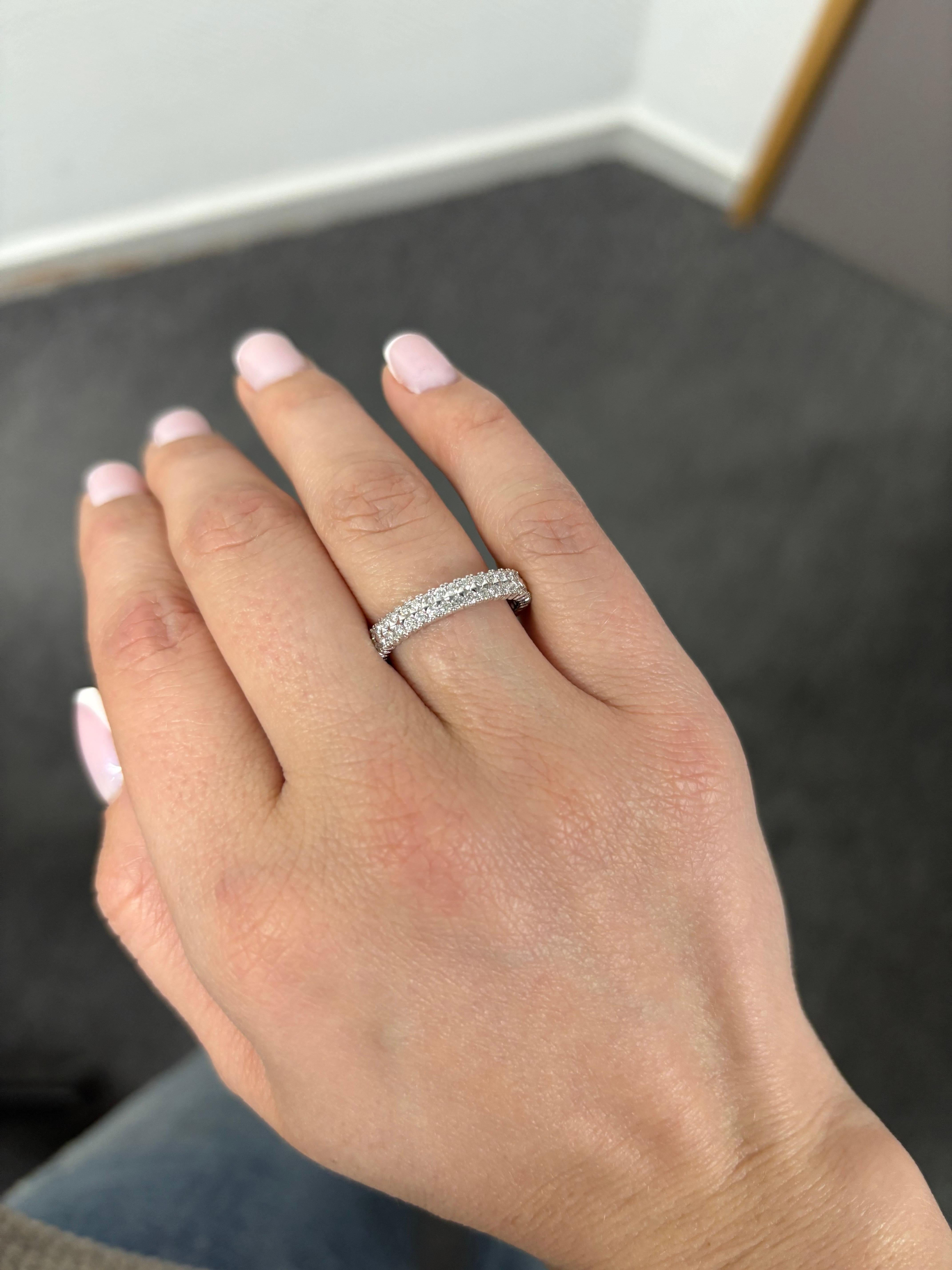 Natural Diamond 1.00 carats 18KT White Gold Two Row Beads Wedding Band Ring en vente 1