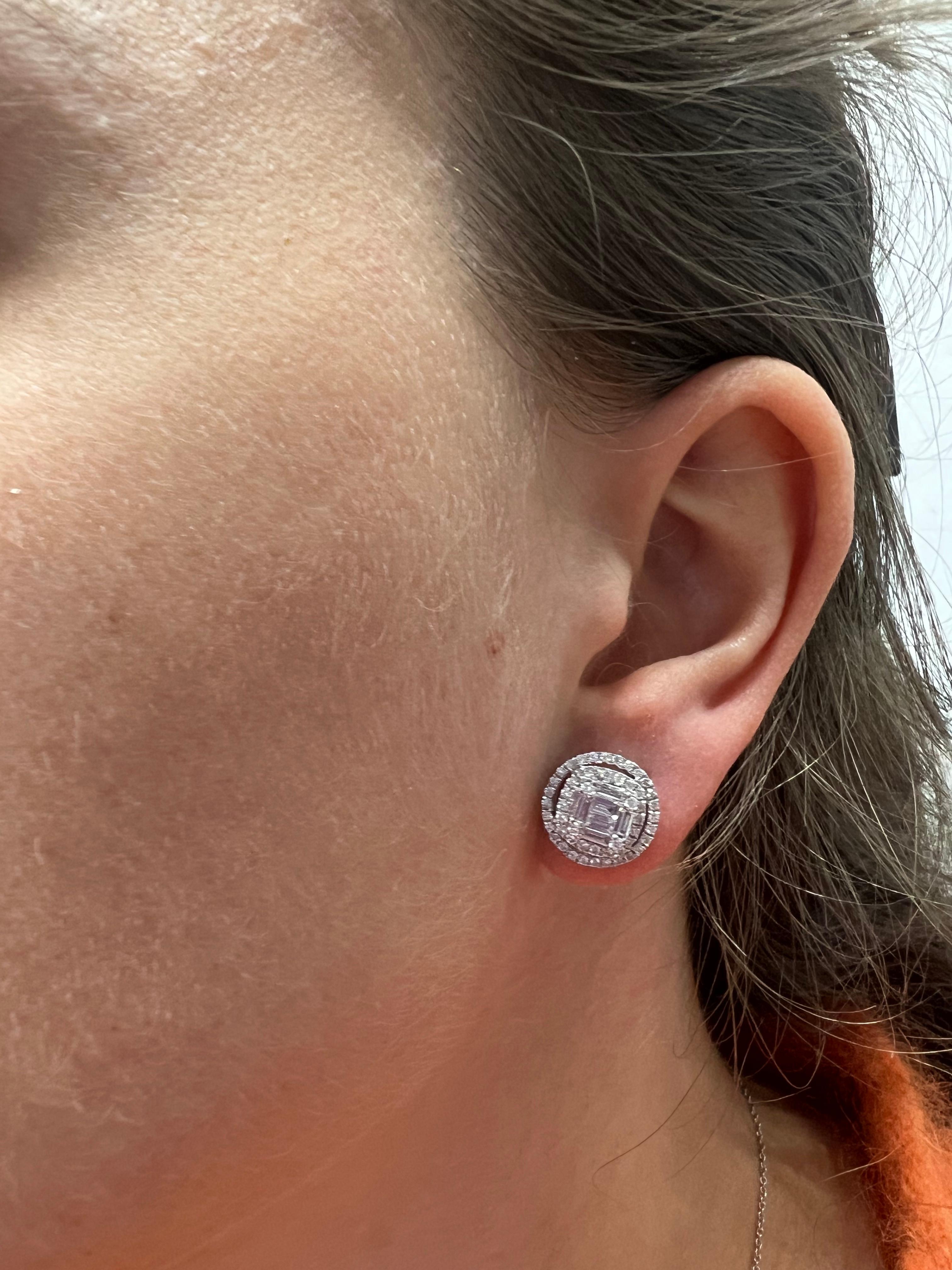 Halo en or blanc 18 carats serti d'un diamant naturel de 1,00 carat  Clous d'oreilles Neuf - En vente à Antwerpen, BE