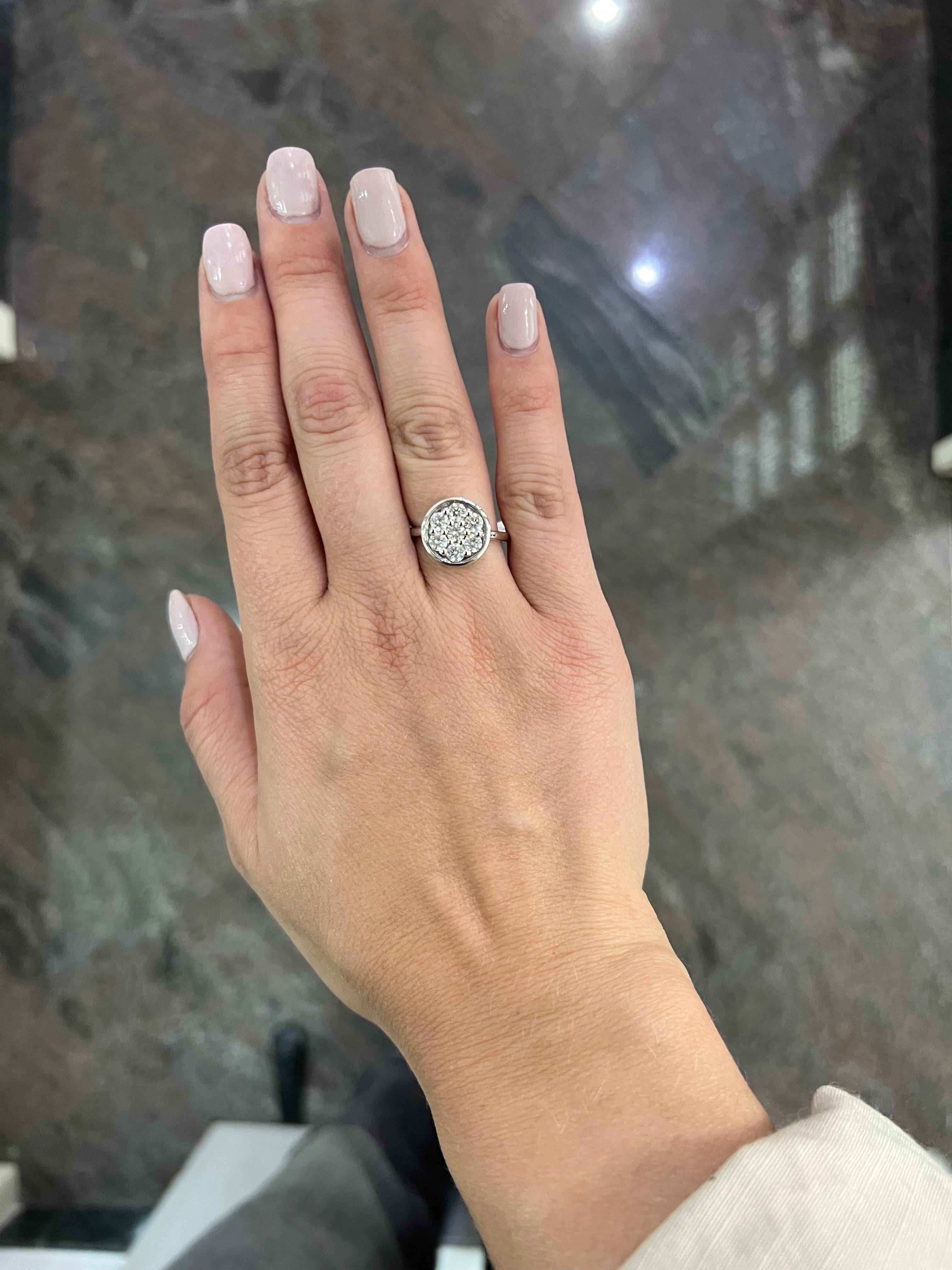 Women's Natural Diamond 1.02CT, 18Karat White Gold Diamond Engagement Ring For Sale