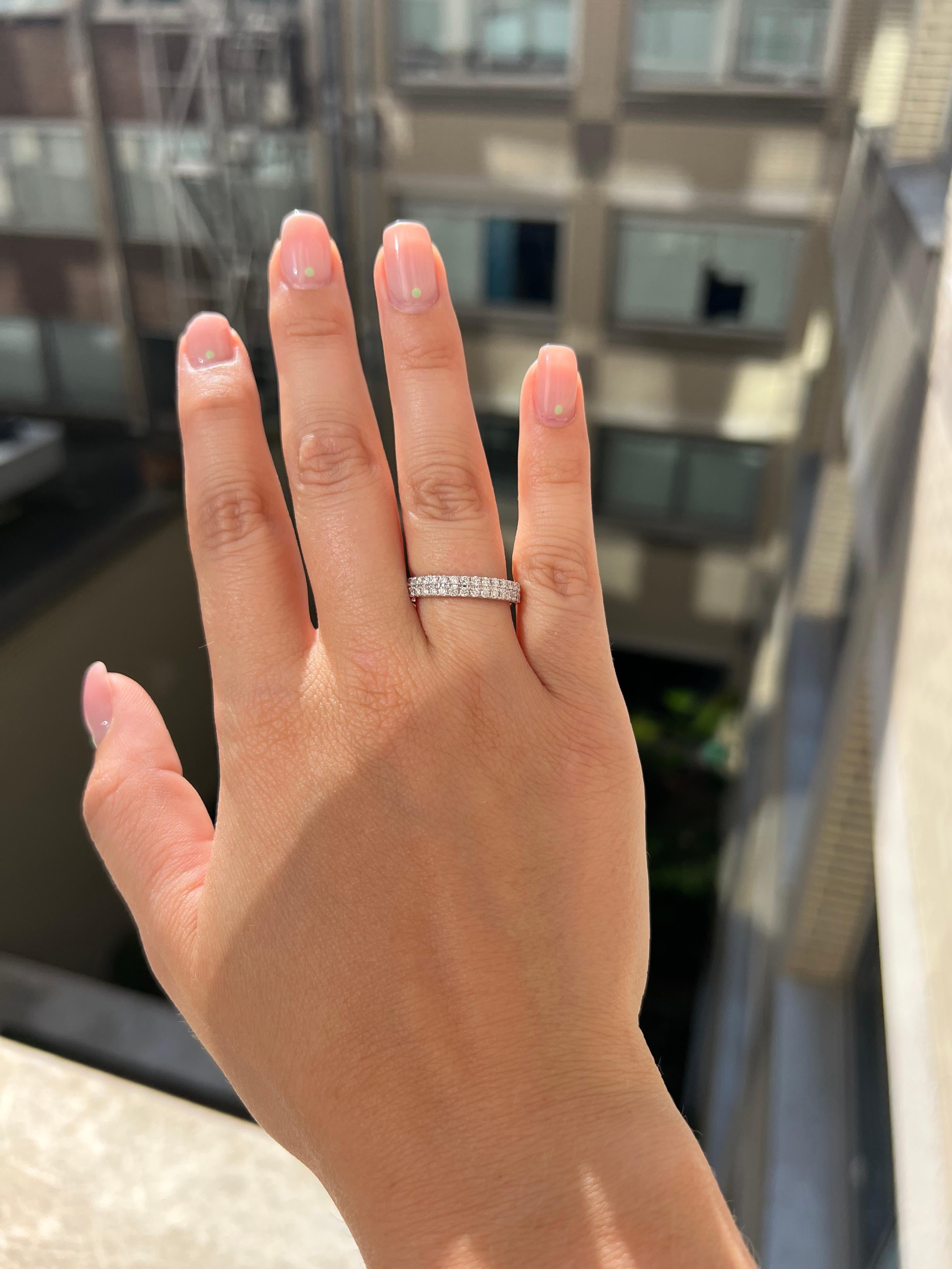 Natural Diamond 1.02 Carats 18 Karat White-Yellow Gold Wedding Band For Sale 4