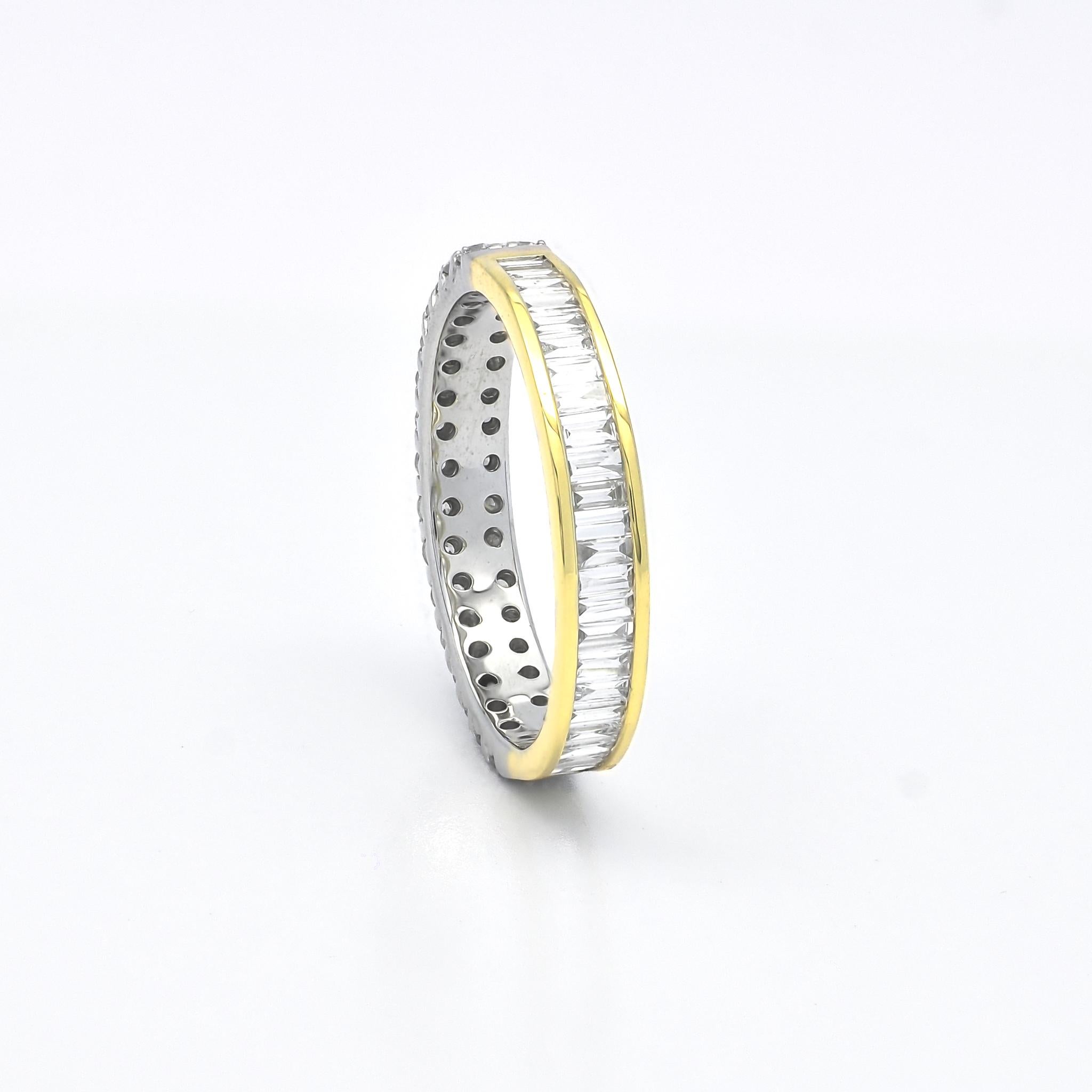 Women's or Men's Natural Diamond 1.02 Carats 18 Karat White-Yellow Gold Wedding Band  For Sale