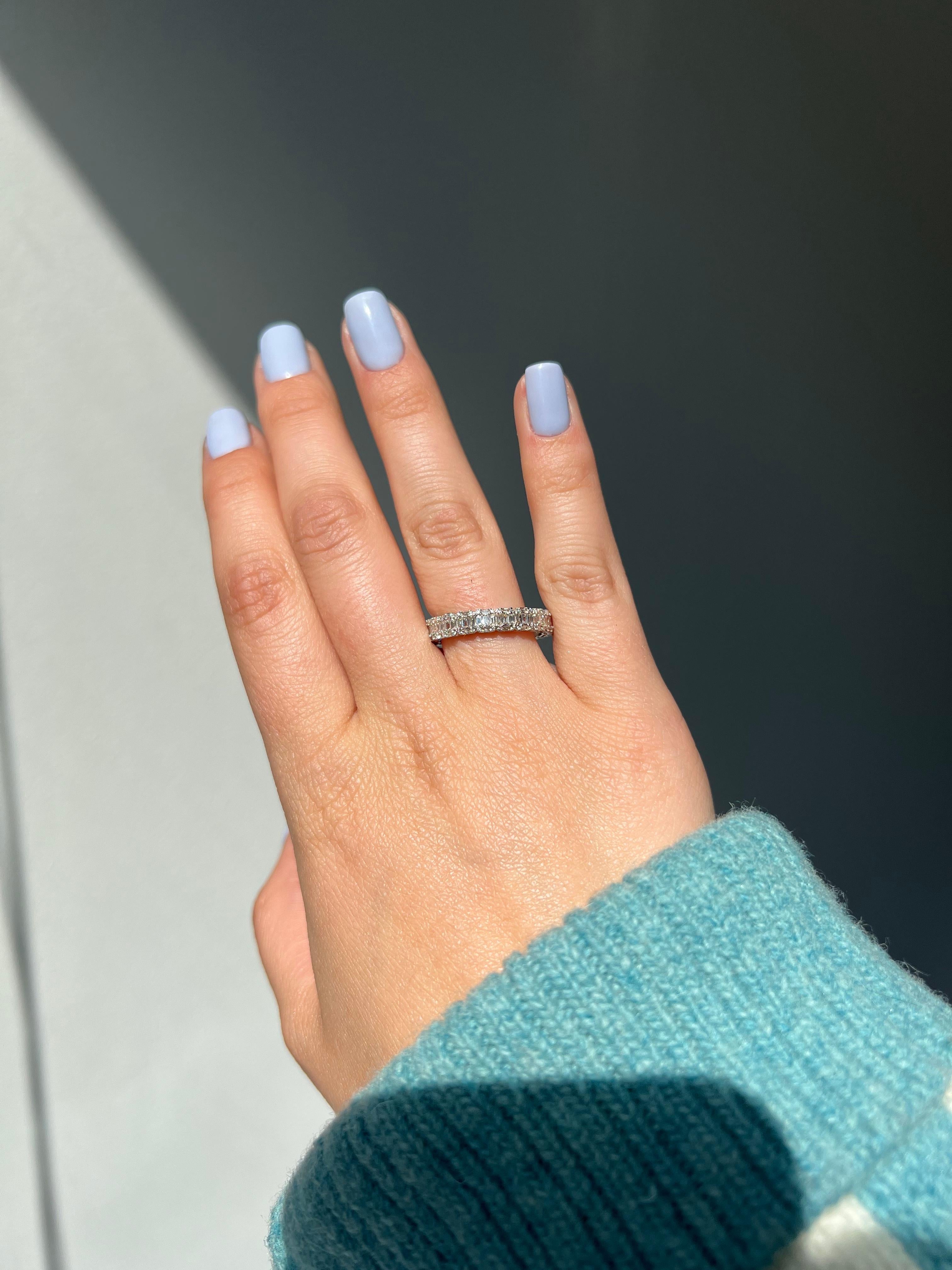 Women's or Men's Natural Diamond 1.02 carats 18KT White Gold Cluster Full Eternity Band Ring For Sale