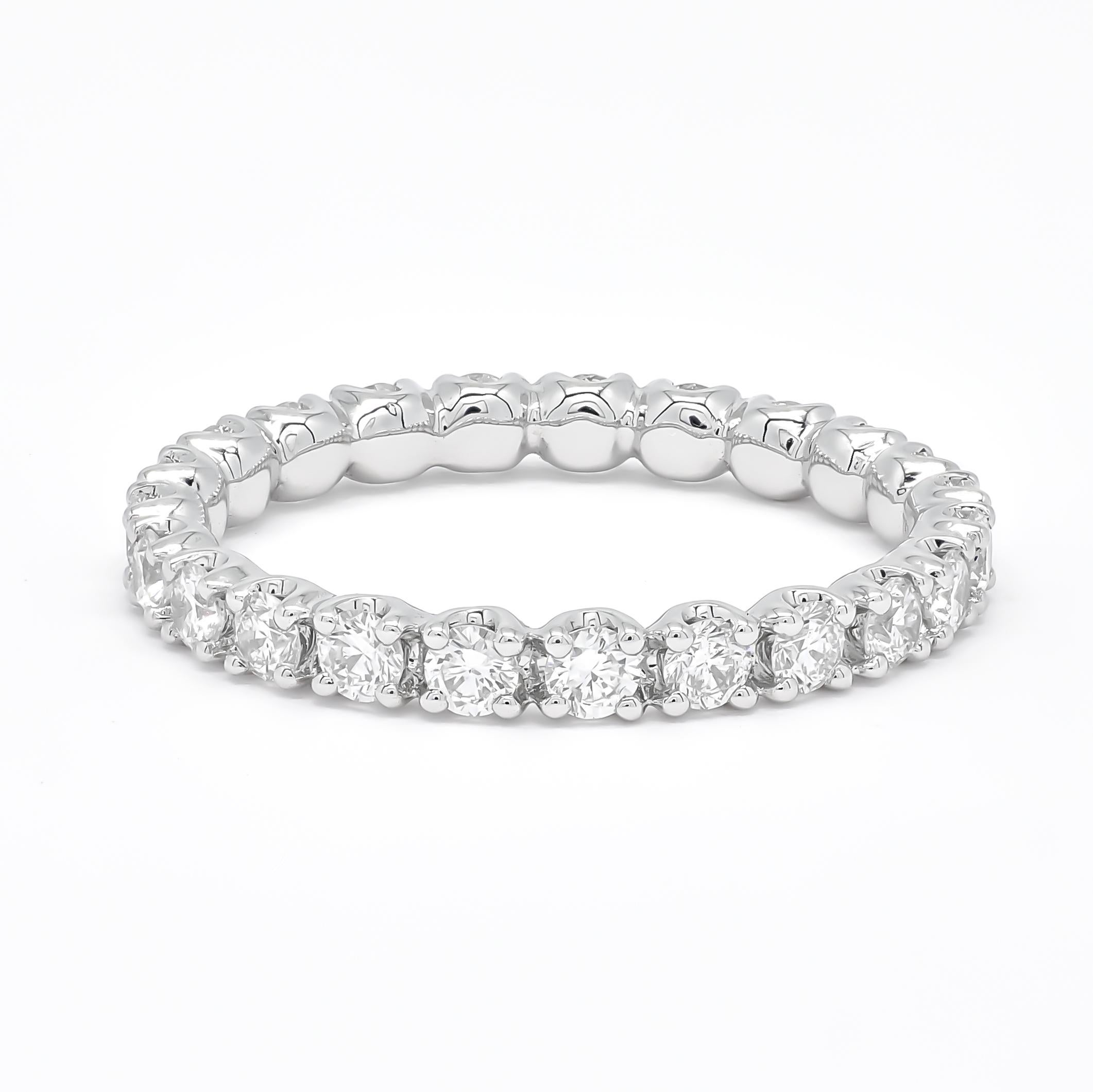 Natural Diamond 1.06 carat 18 Karat White Gold Full Eternity Band Ring In New Condition For Sale In Antwerpen, BE