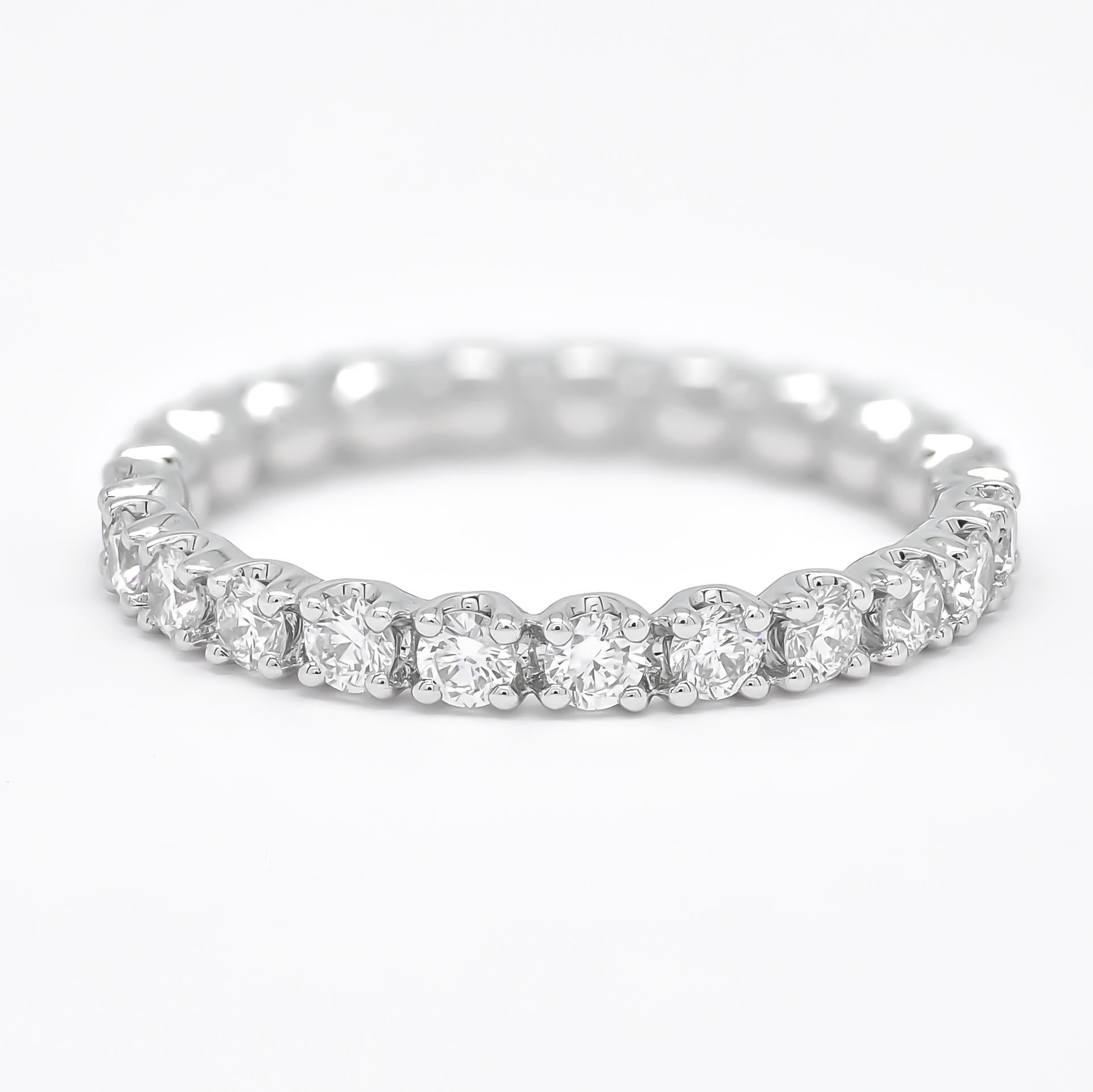 Women's or Men's Natural Diamond 1.06 carat 18 Karat White Gold Full Eternity Band Ring For Sale