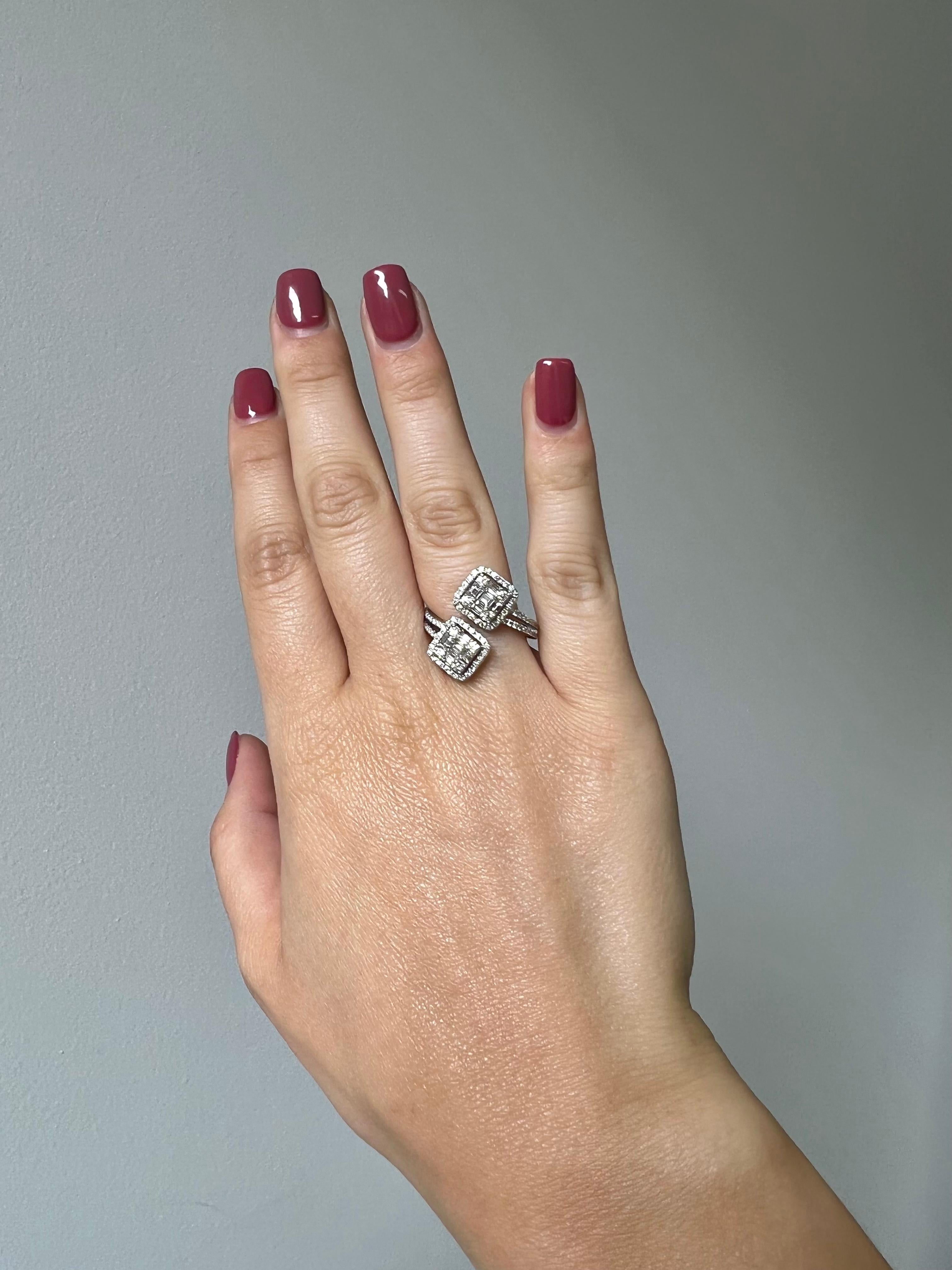 Bague d'affirmation duo en or blanc 18 carats avec diamants naturels de 1,06 carat en vente 4