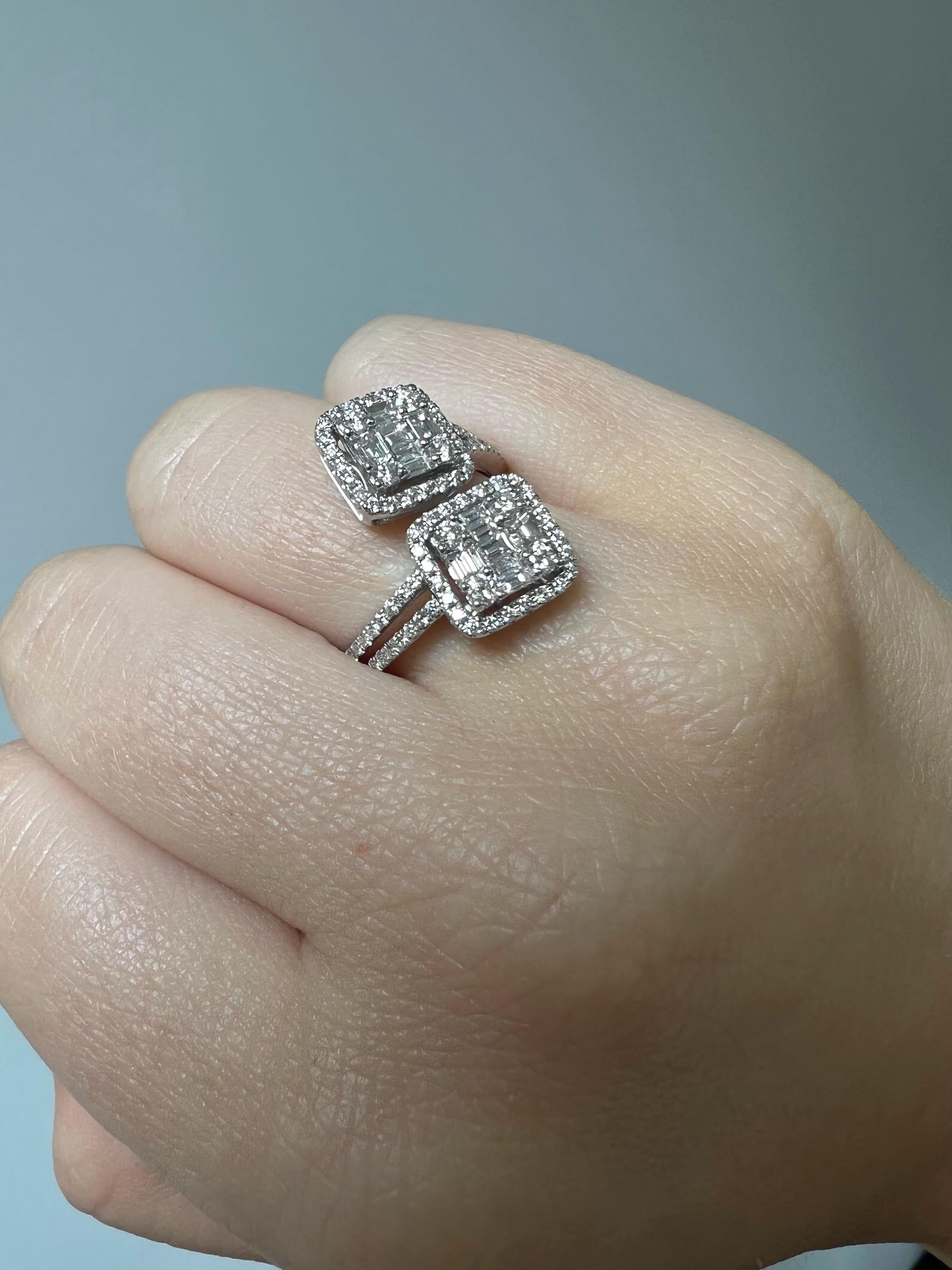 Bague d'affirmation duo en or blanc 18 carats avec diamants naturels de 1,06 carat en vente 5