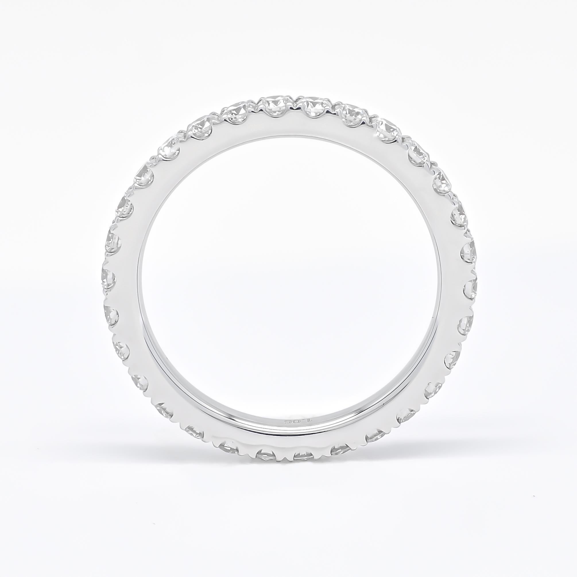 Moderne Bague d'éternité complète en or blanc 18 carats avec diamant naturel de 1,10 carat en vente