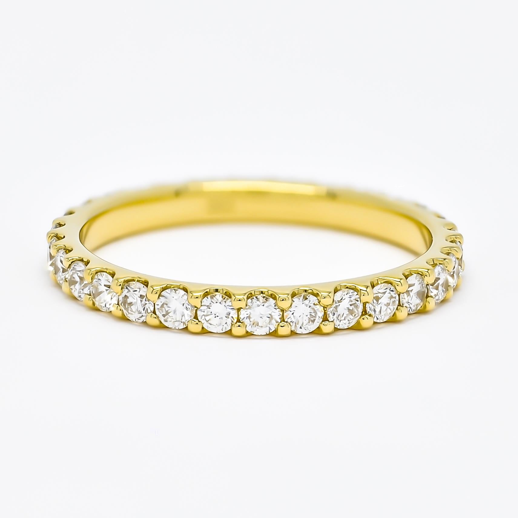 Natural Diamond 1.10 Carats 18KT White Gold Full Eternity Wedding Band Ring In New Condition In Antwerpen, BE
