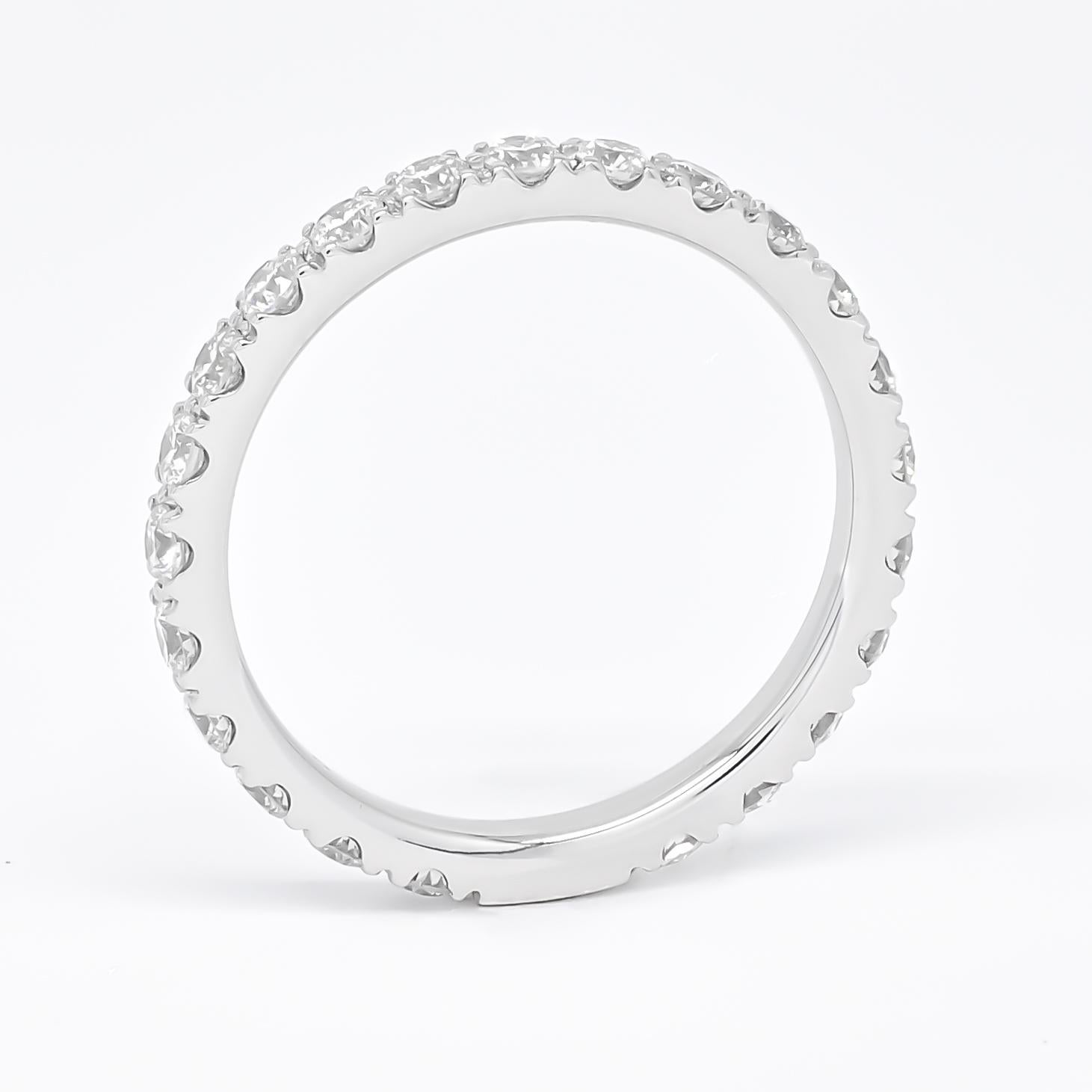 Natürlicher Diamant 1,11 Karat 18KT Weißgold Classic Full Eternity Wedding Band (Moderne) im Angebot