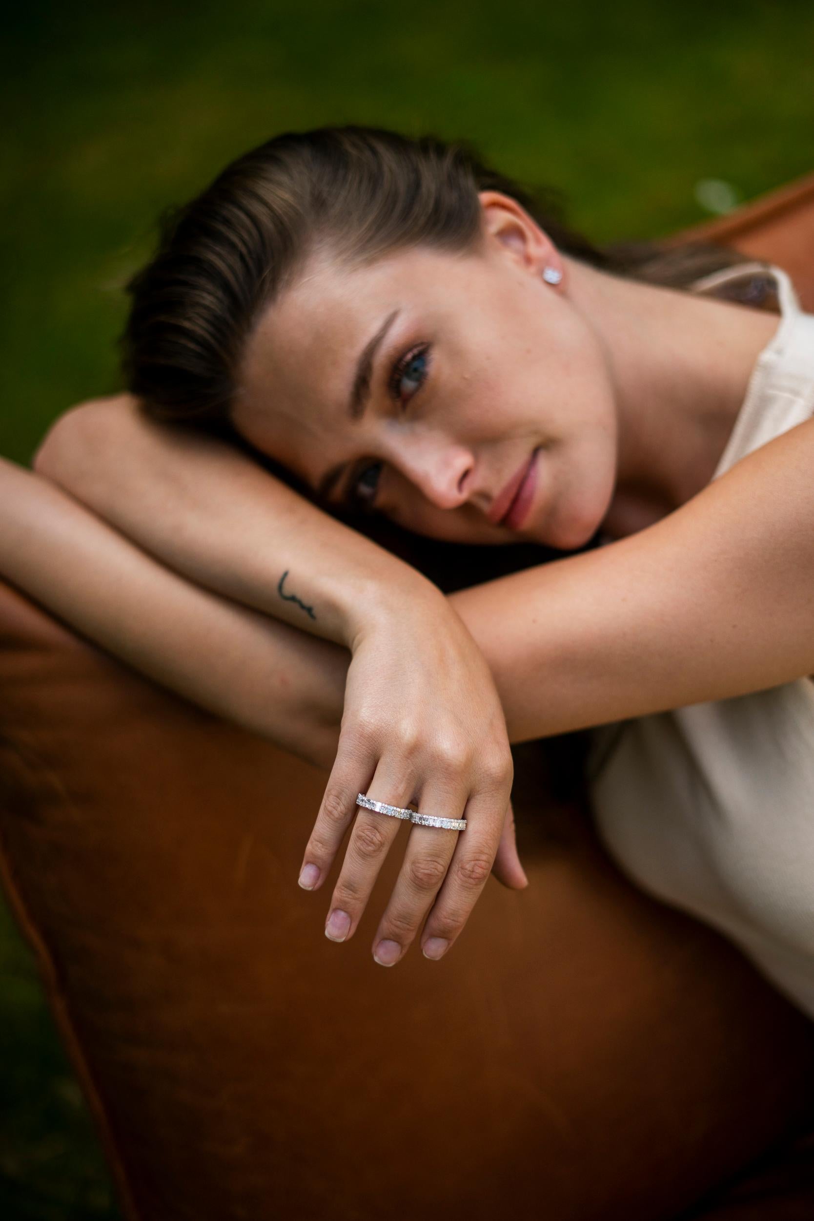Bague d'éternité complète en or blanc 18 carats avec diamants naturels de 1,12 carat en vente 1