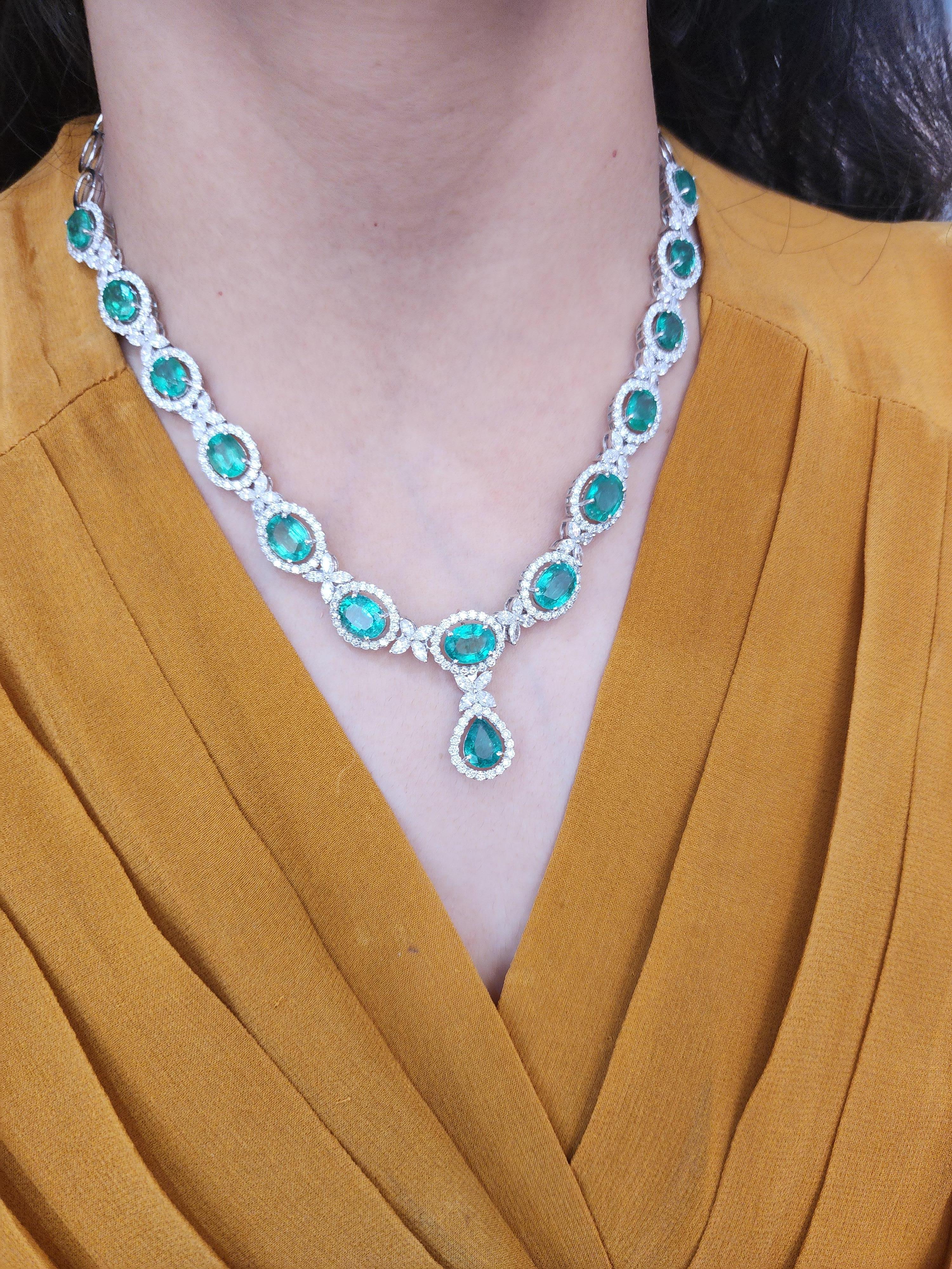 Natürlicher Diamant 11,29 Karat und sambische Smaragde 28.17 Karat Halskette in 14k  im Zustand „Neu“ im Angebot in jaipur, IN