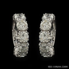 Pendientes de aro con diamante brillante redondo de 5,31 quilates en oro blanco de 18 quilates