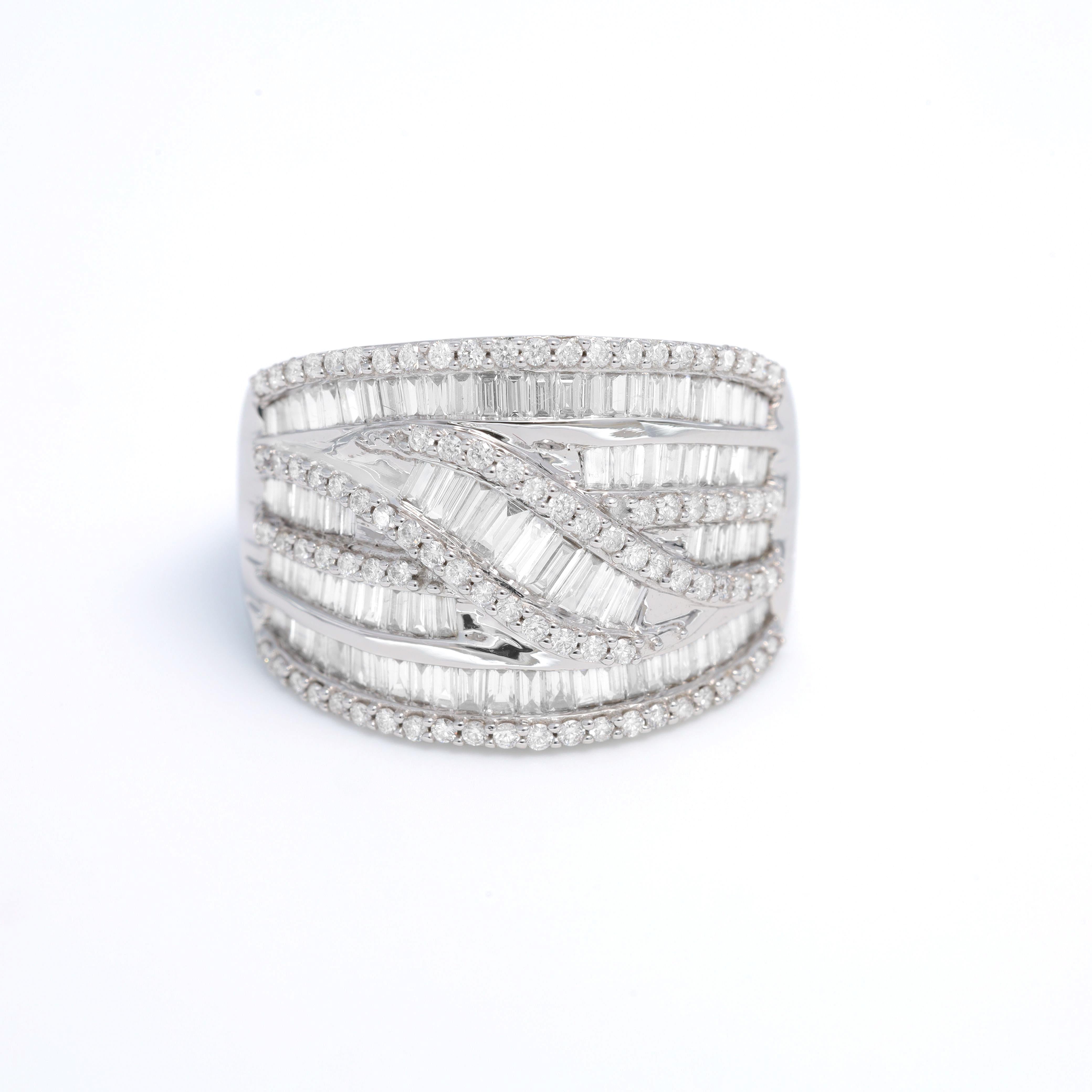 Anello con diamante naturale da 1,15 carati in oro bianco 18KT a più file in vendita 1