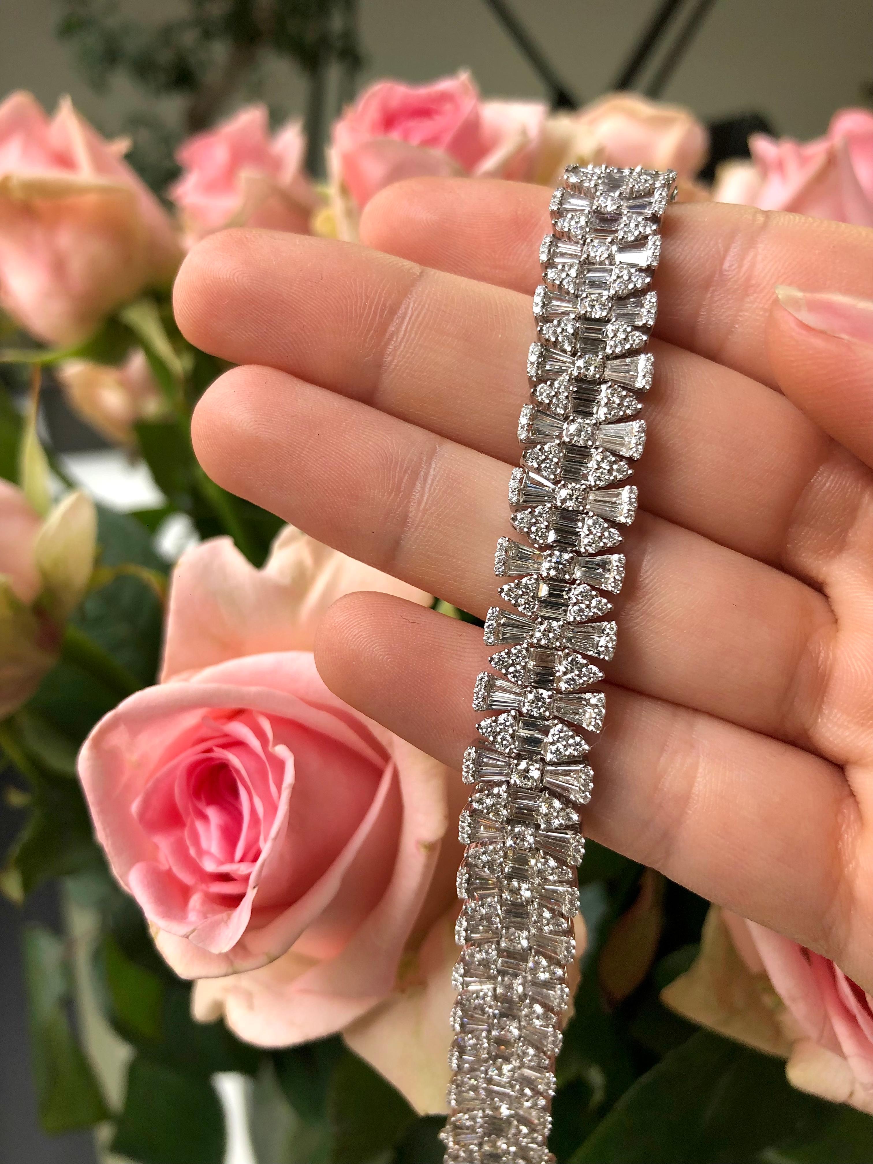 Bracelet tennis à plusieurs rangées de diamants naturels 11,55 carats en or blanc 18 carats Pour femmes en vente