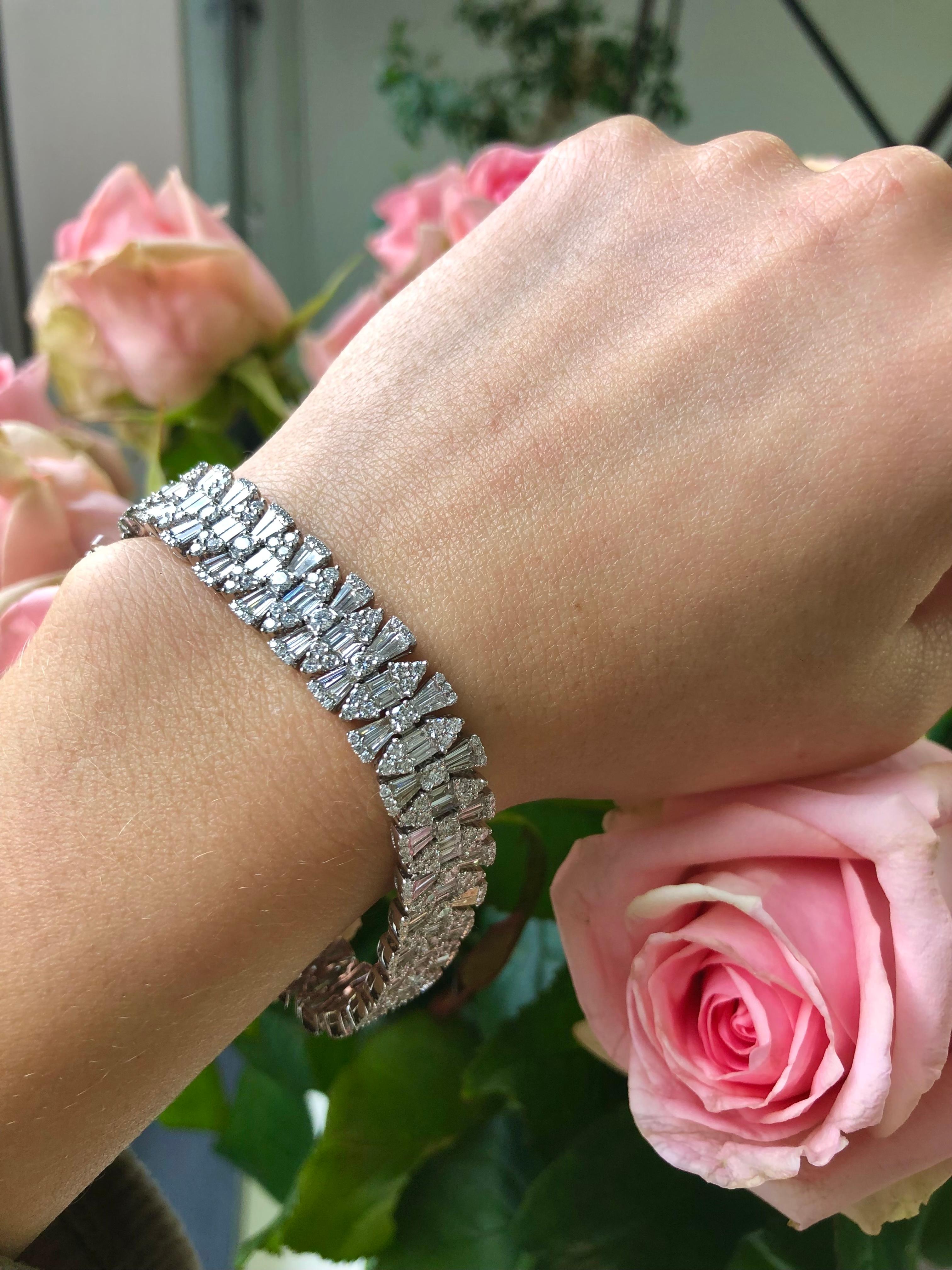 Bracelet tennis à plusieurs rangées de diamants naturels 11,55 carats en or blanc 18 carats en vente 1