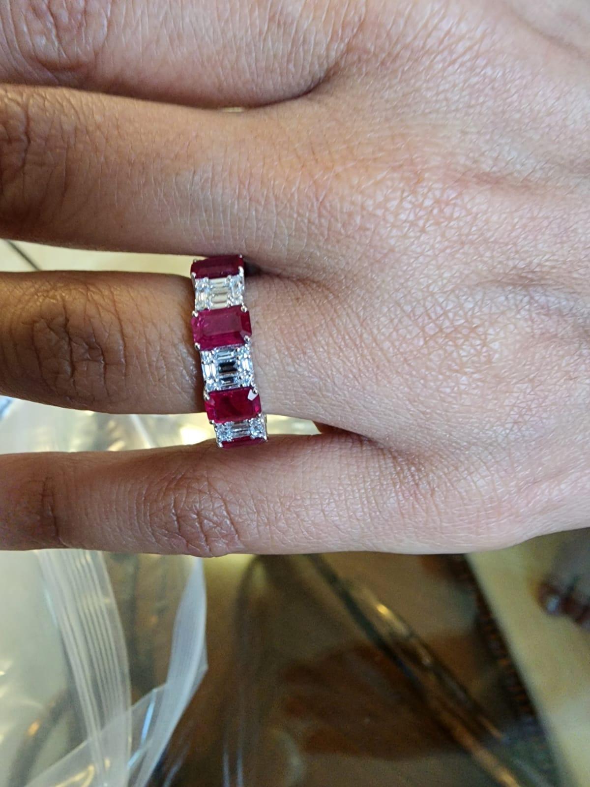 Natural Diamond 1.15cts & Ruby 6.67cts in 18k Gold 2.92gms Ring In New Condition For Sale In jaipur, IN