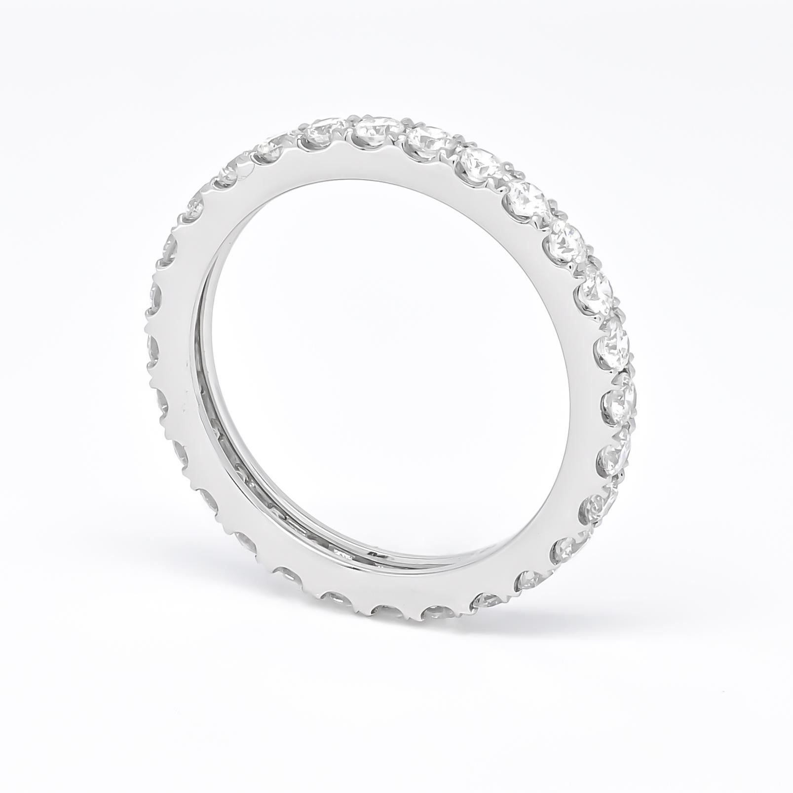 Diamante natural 1,17 quilates Alianza de oro blanco de 18 quilates para toda la vida Moderno en venta